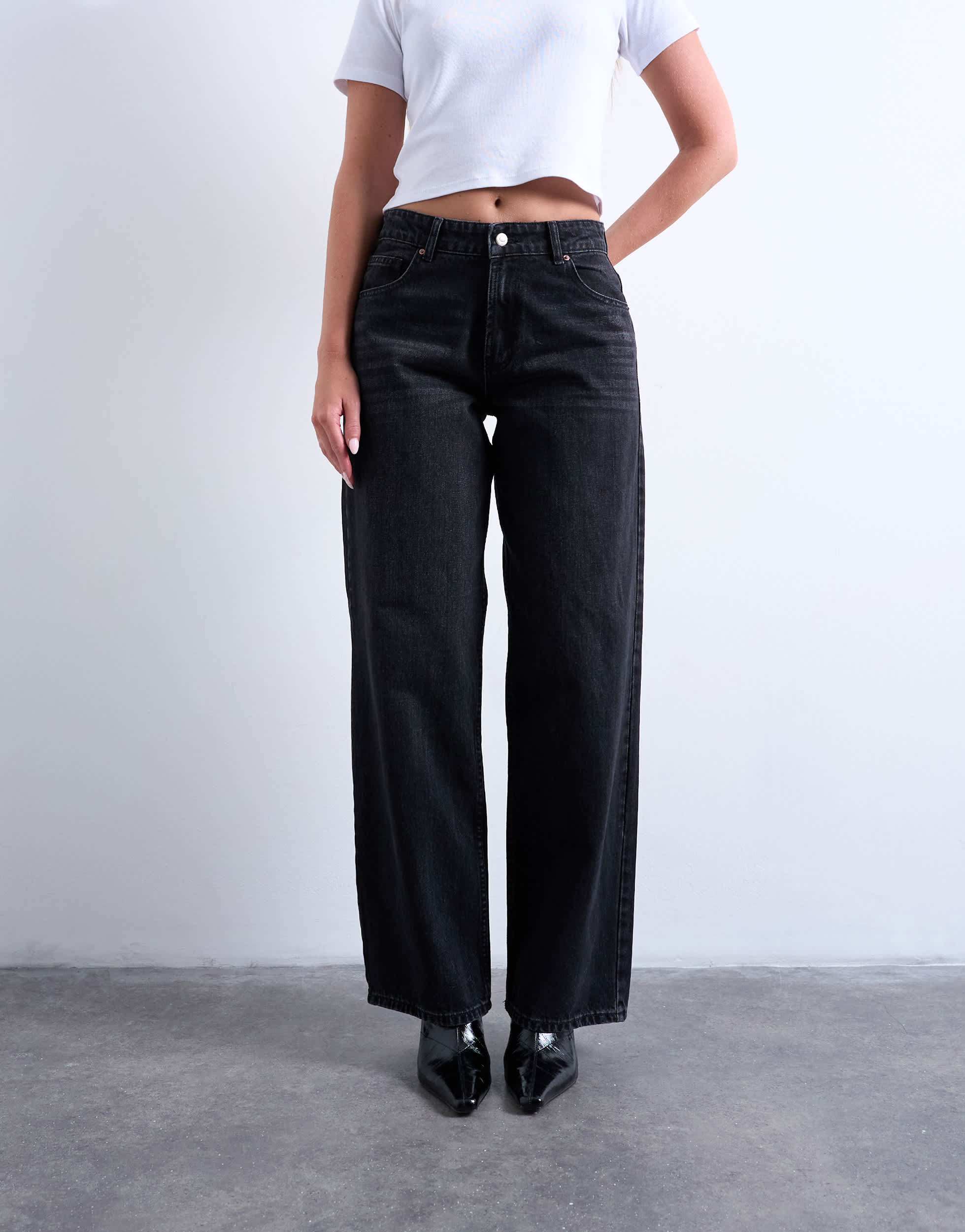 Topshop Hourglass Cinch Relaxed Jeans in Washed Black