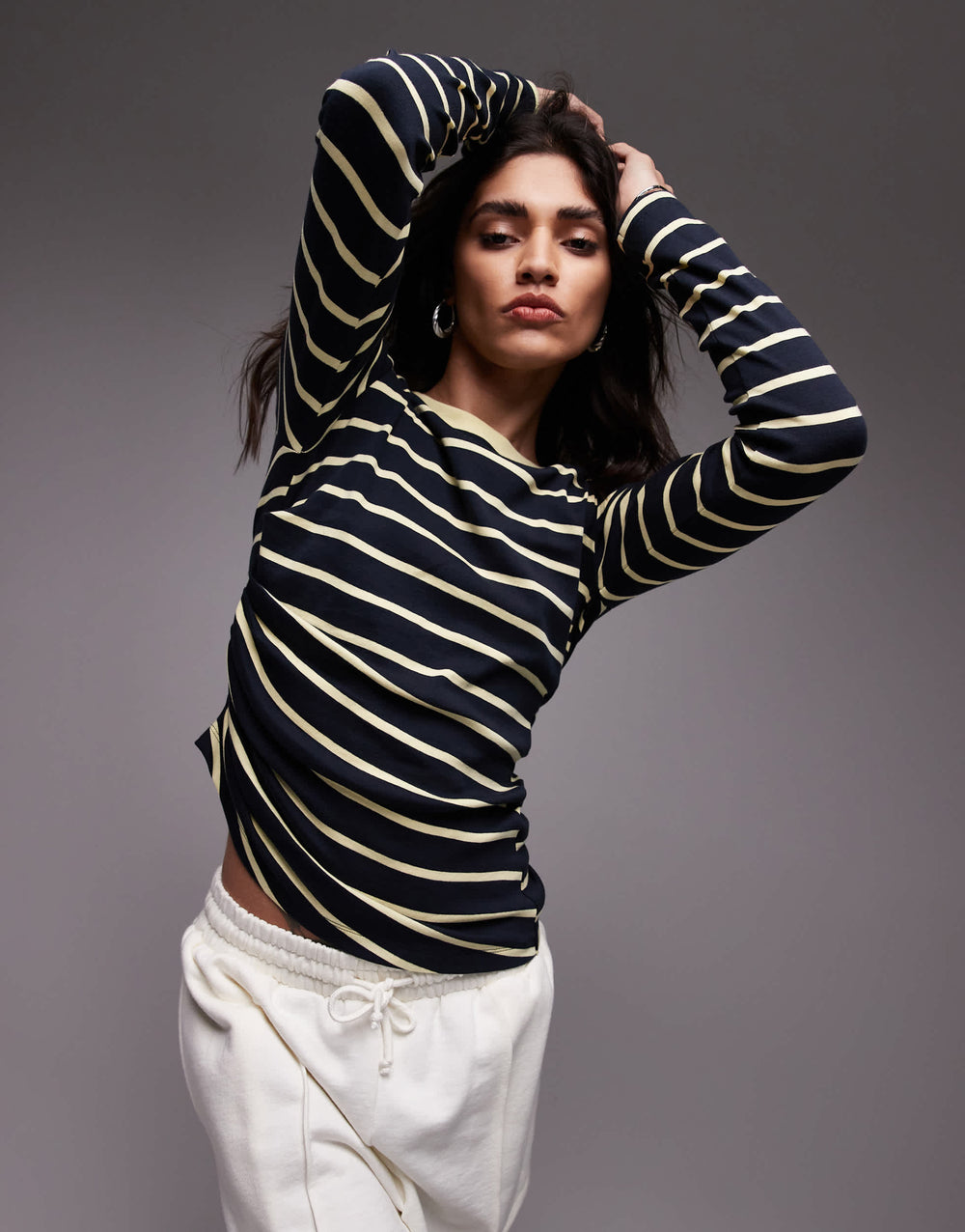 Haut à manches longues rayé à détails froncés sur le côté Topshop multicolore