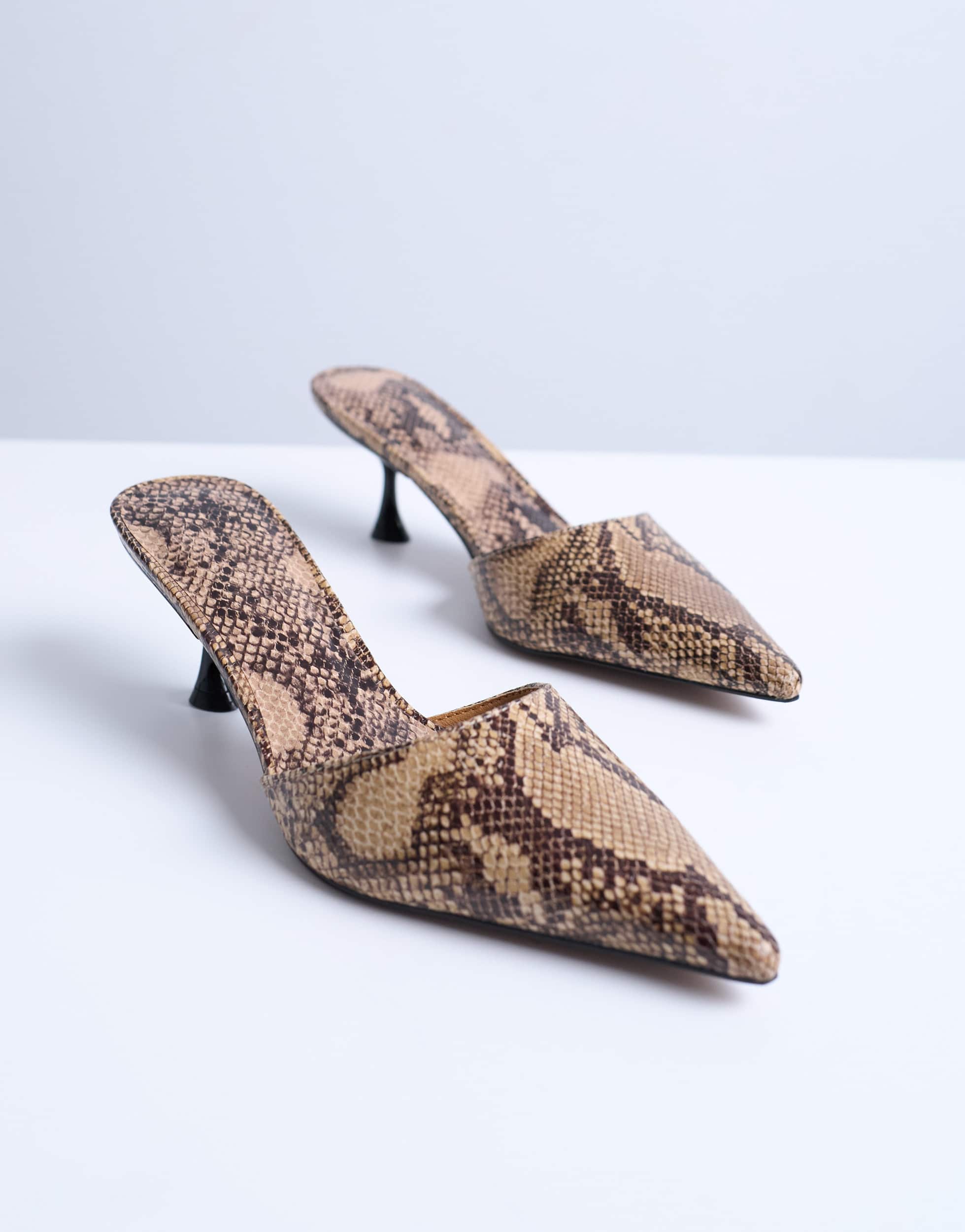 Topshop Dorota Kitten Heel Pantolette mit spitzer Zehenpartie in Schlangenlederoptik