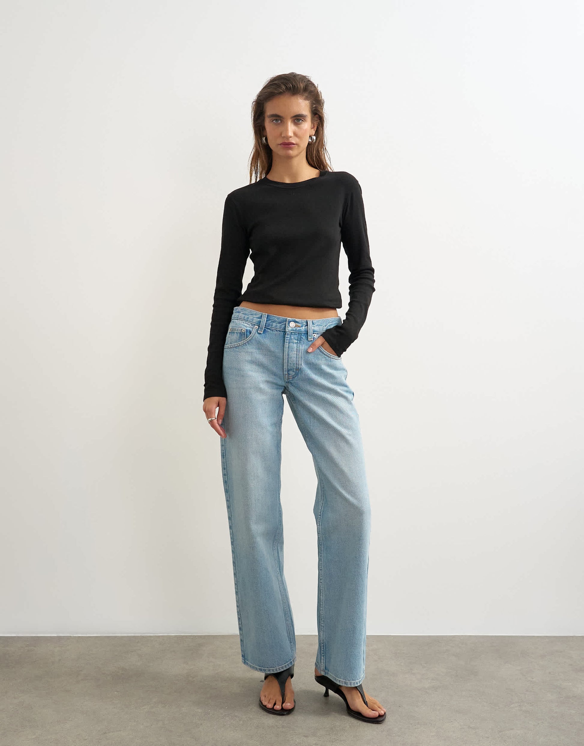 Topshop Ember low rise relaxed straight leg jean in bleach 