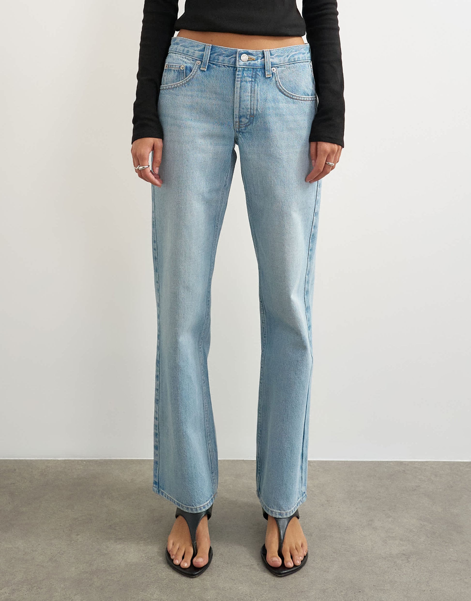 Topshop Ember low rise relaxed straight leg jean in bleach 