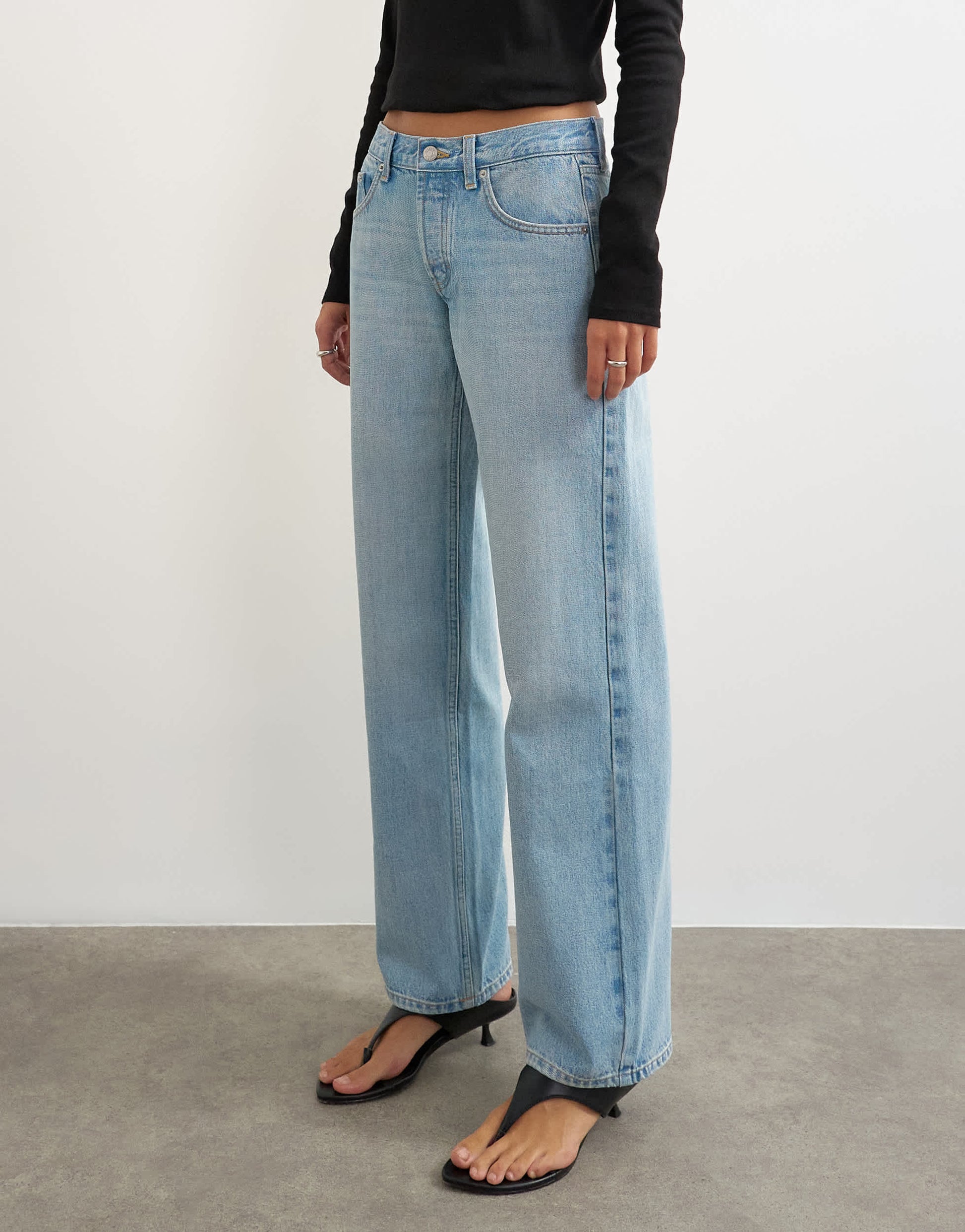 Topshop Ember low rise relaxed straight leg jean in bleach 