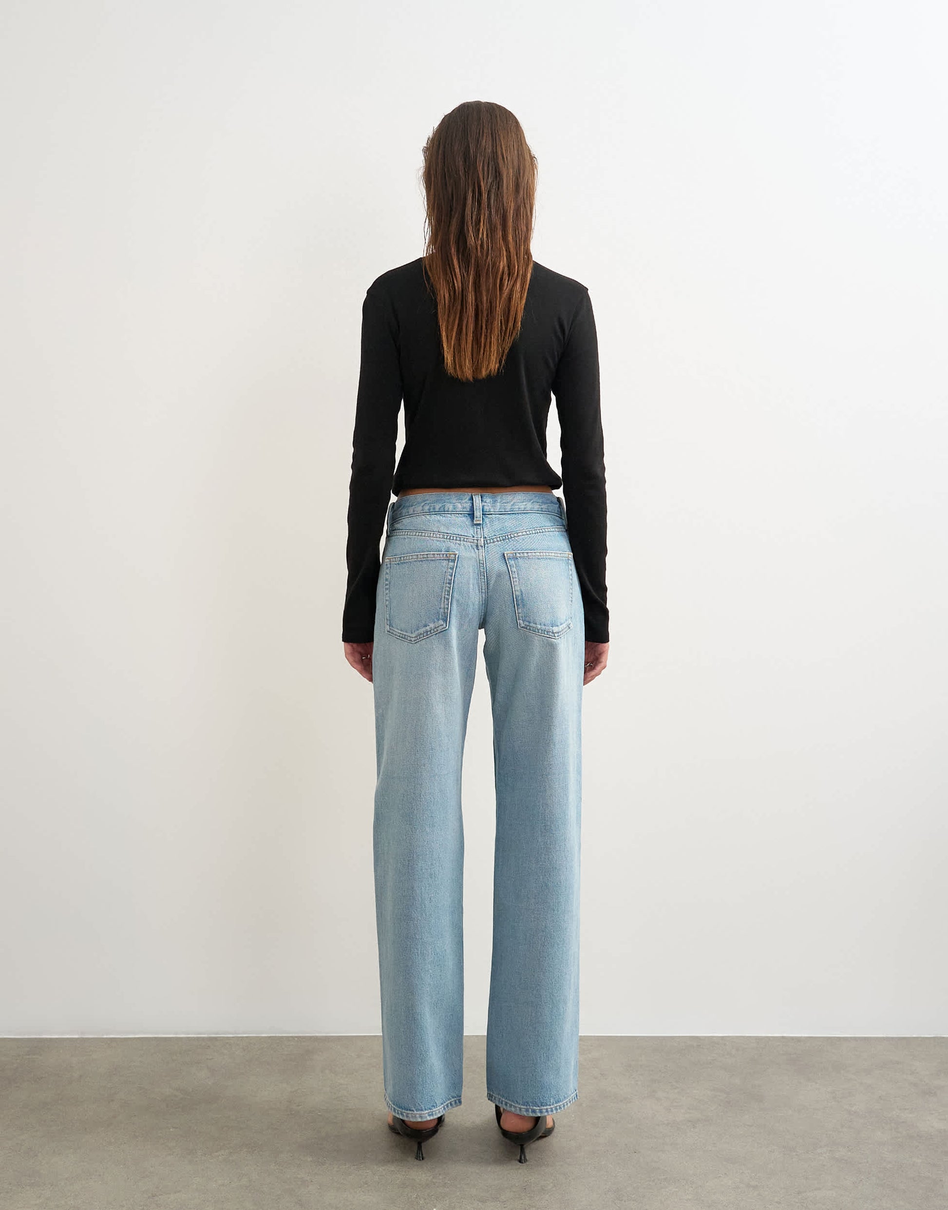 Topshop Ember low rise relaxed straight leg jean in bleach 