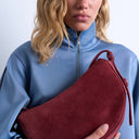 Topshop Sunday Schultertasche aus rotem Wildleder