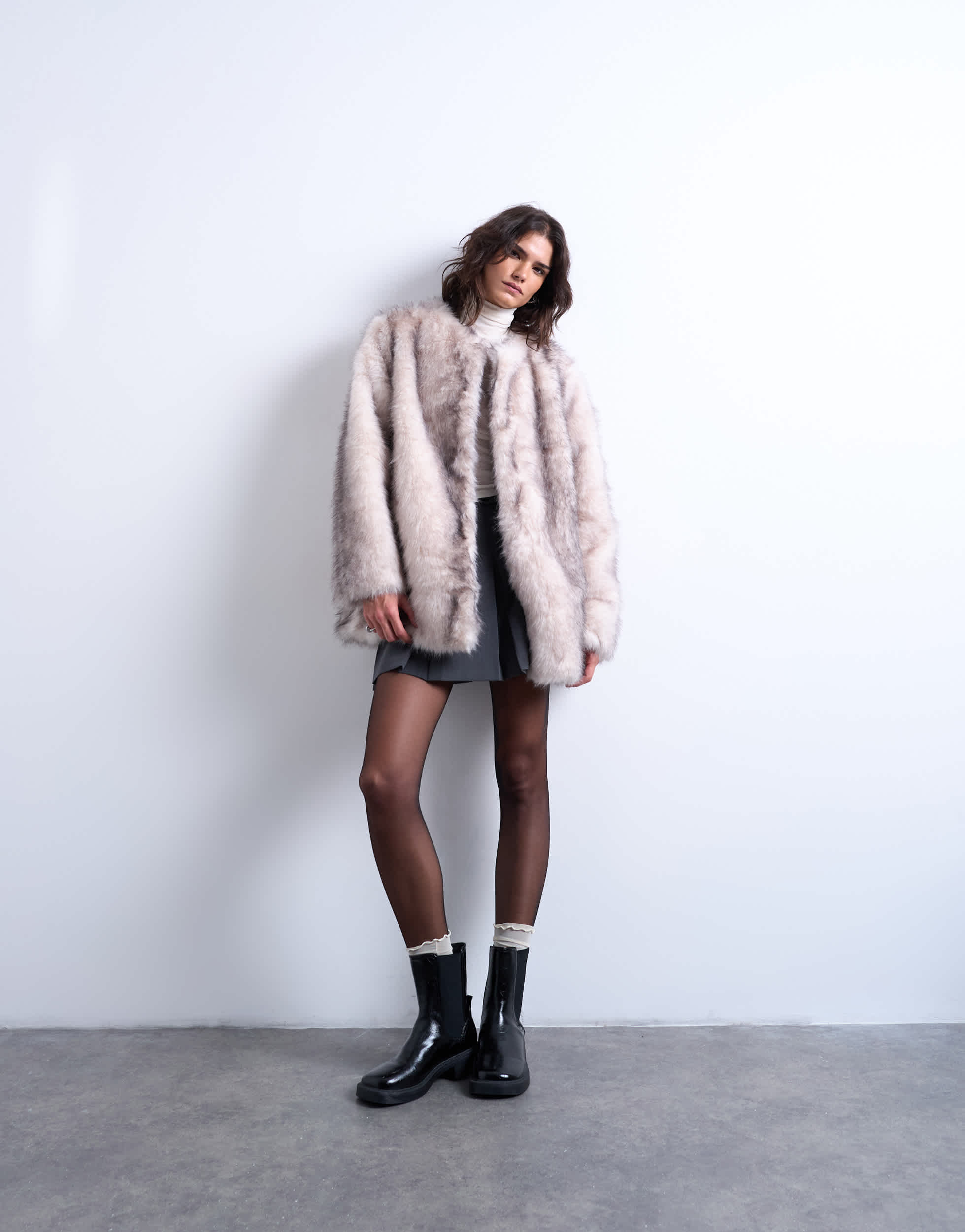 Manteau mi-long sans col en fausse fourrure à rayures blanches Topshop