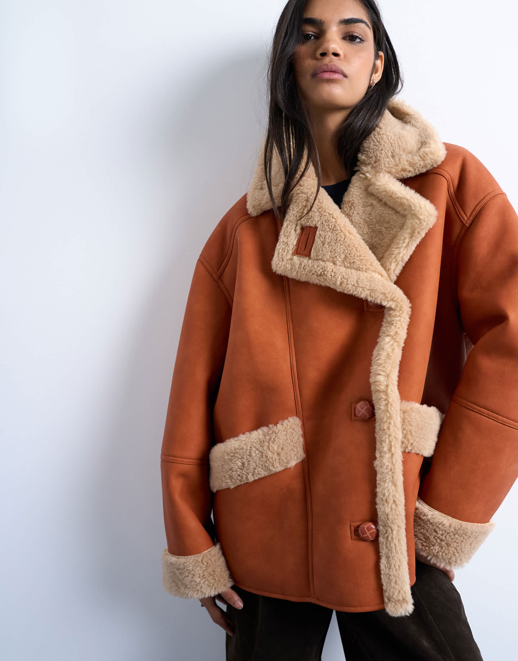Manteau de voiture ultra oversize en peau de mouton Topshop, couleur beige et crème