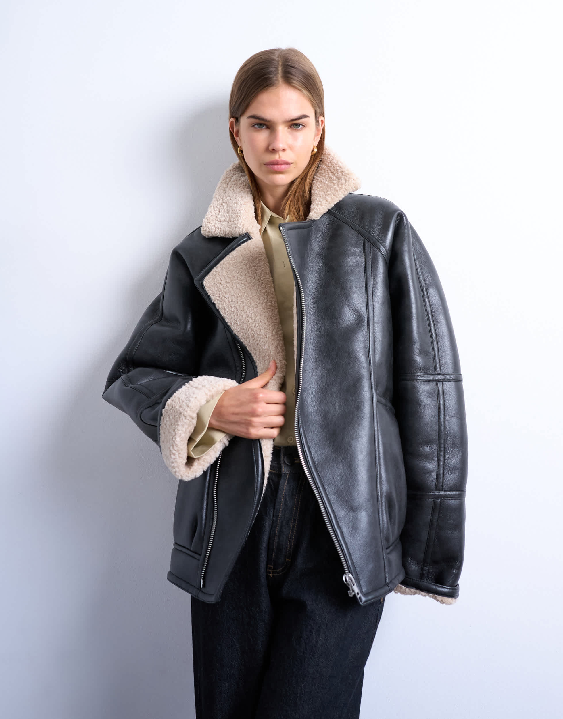 Topshop super Oversized Vintage Wash Shearling Aviator Bomberjacke in Schwarz