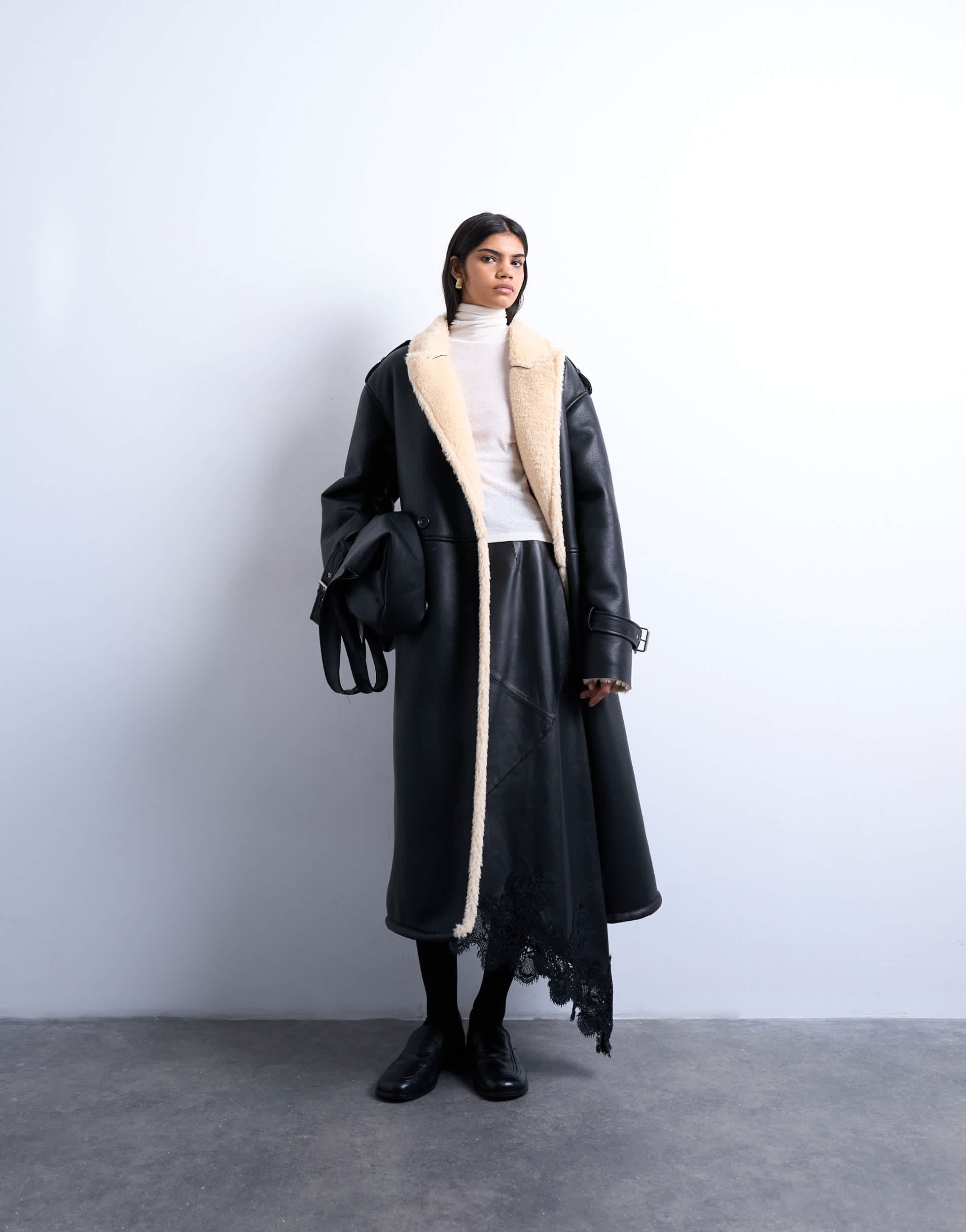 Manteau long Topshop oversize à col montant et col aviateur en maille, noir et crème