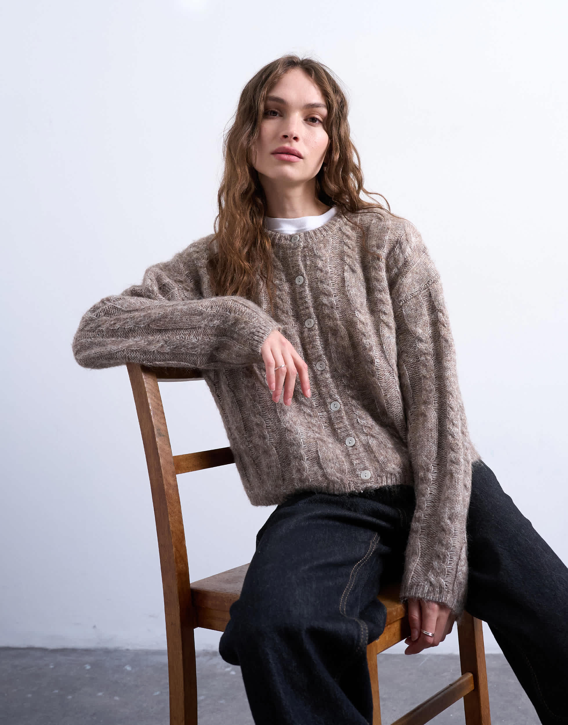 Gilet en maille torsadée duveteuse Topshop couleur avoine