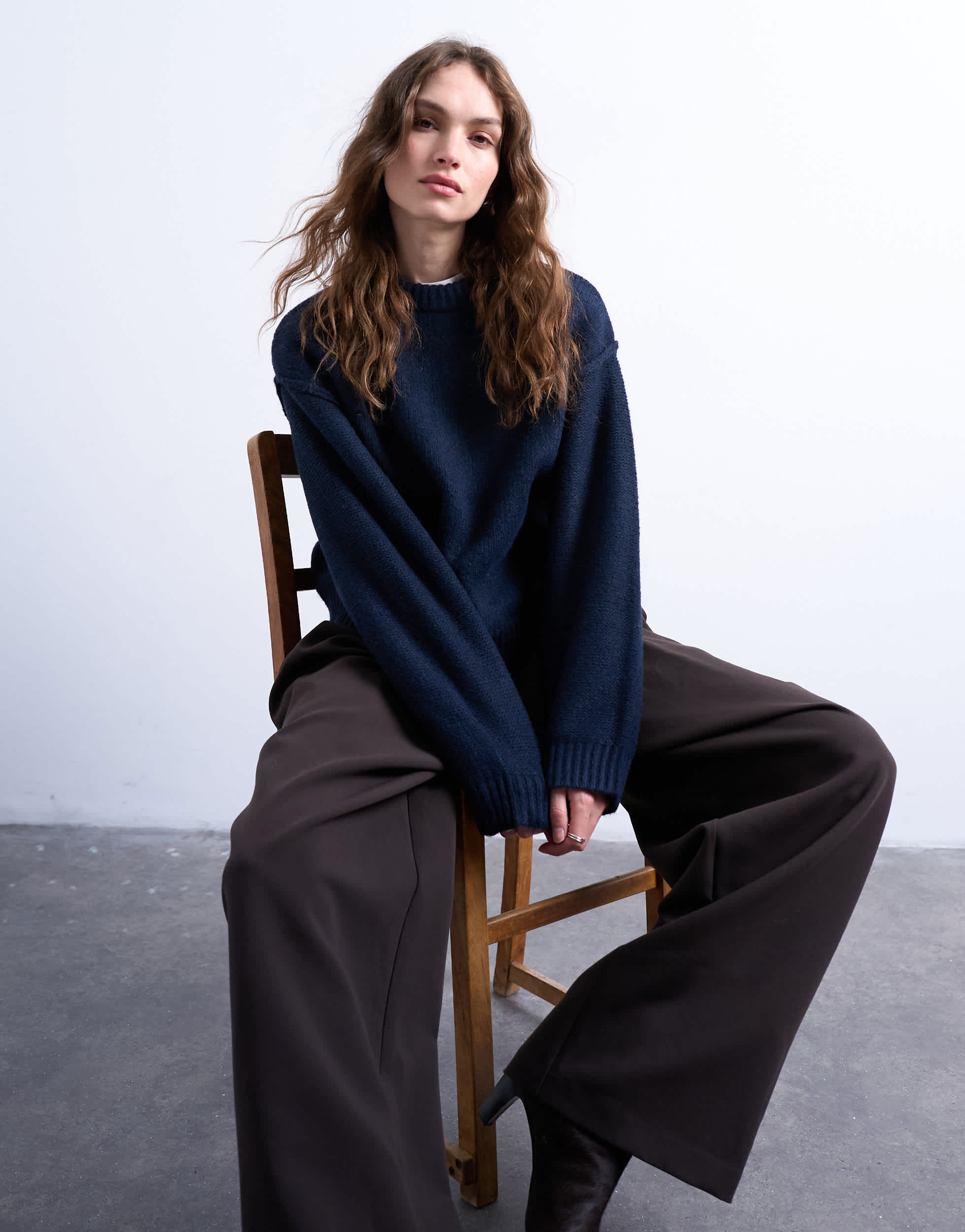 Topshop Strickpullover in Marineblau, kastenförmig geschnitten, mit weiten Ärmeln und mittellangem Rundhalsausschnitt