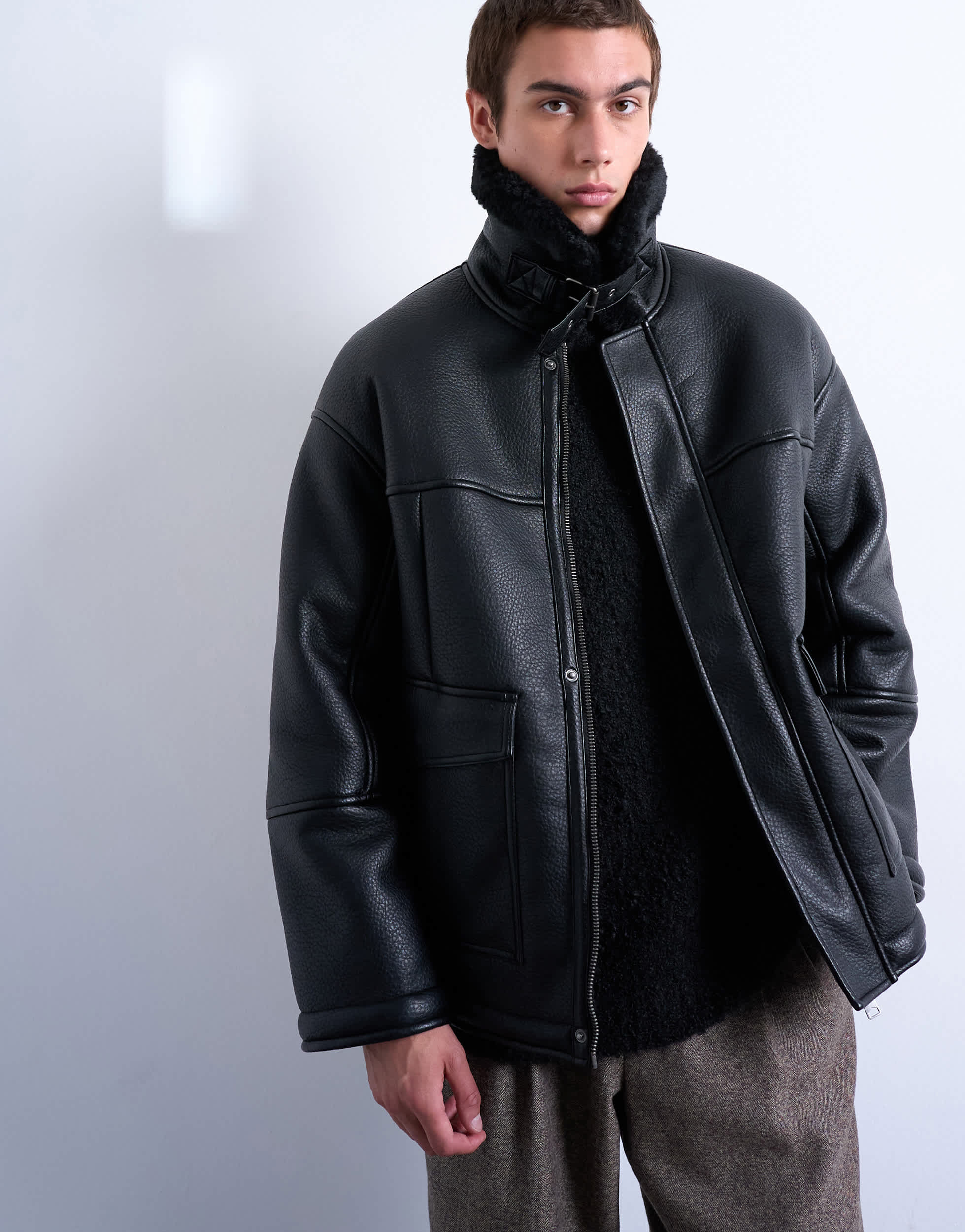 Veste noire en faux shearling à poches plaquées Topman