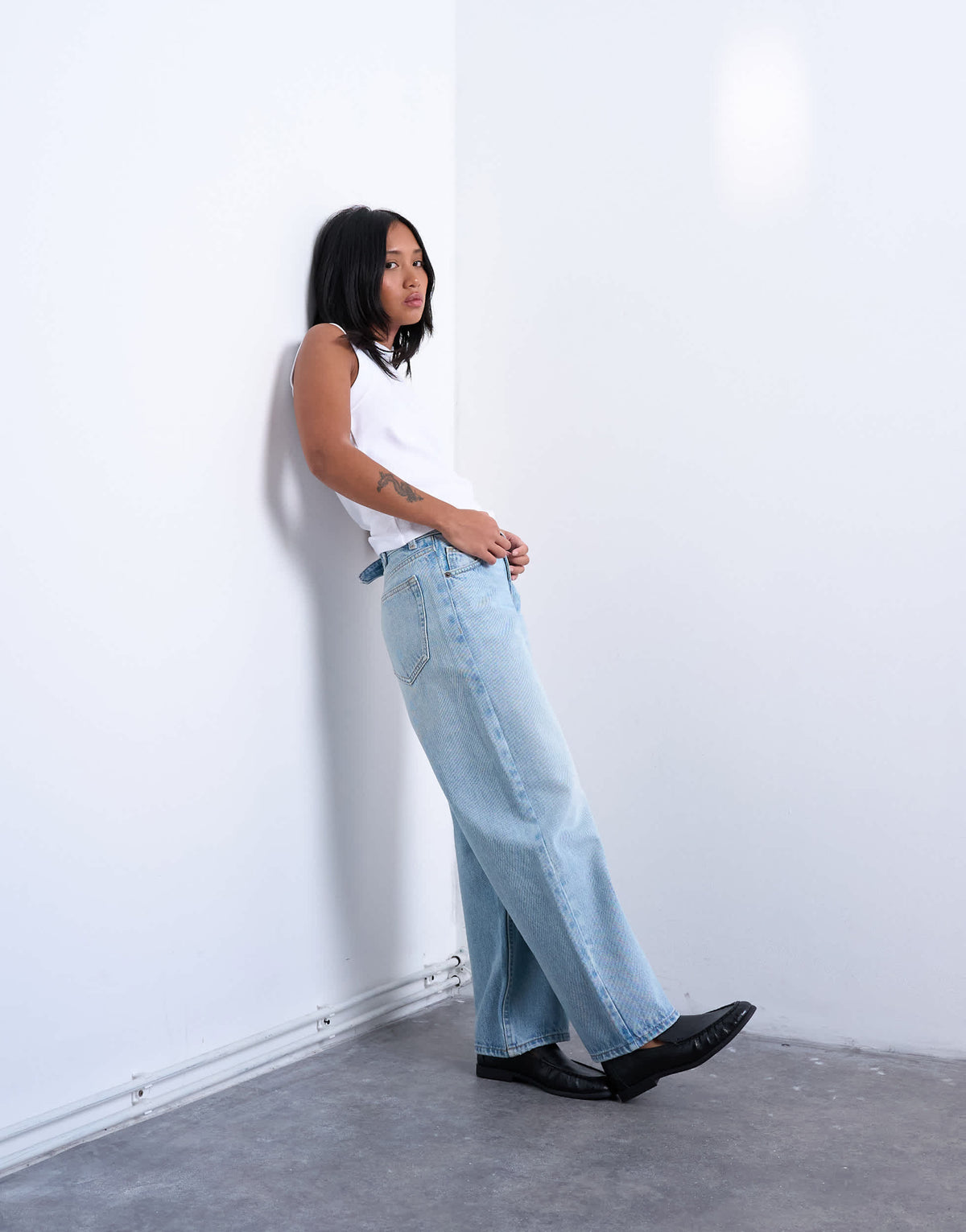 Topshop Petite Cinch low rise relaxed jean in bleach