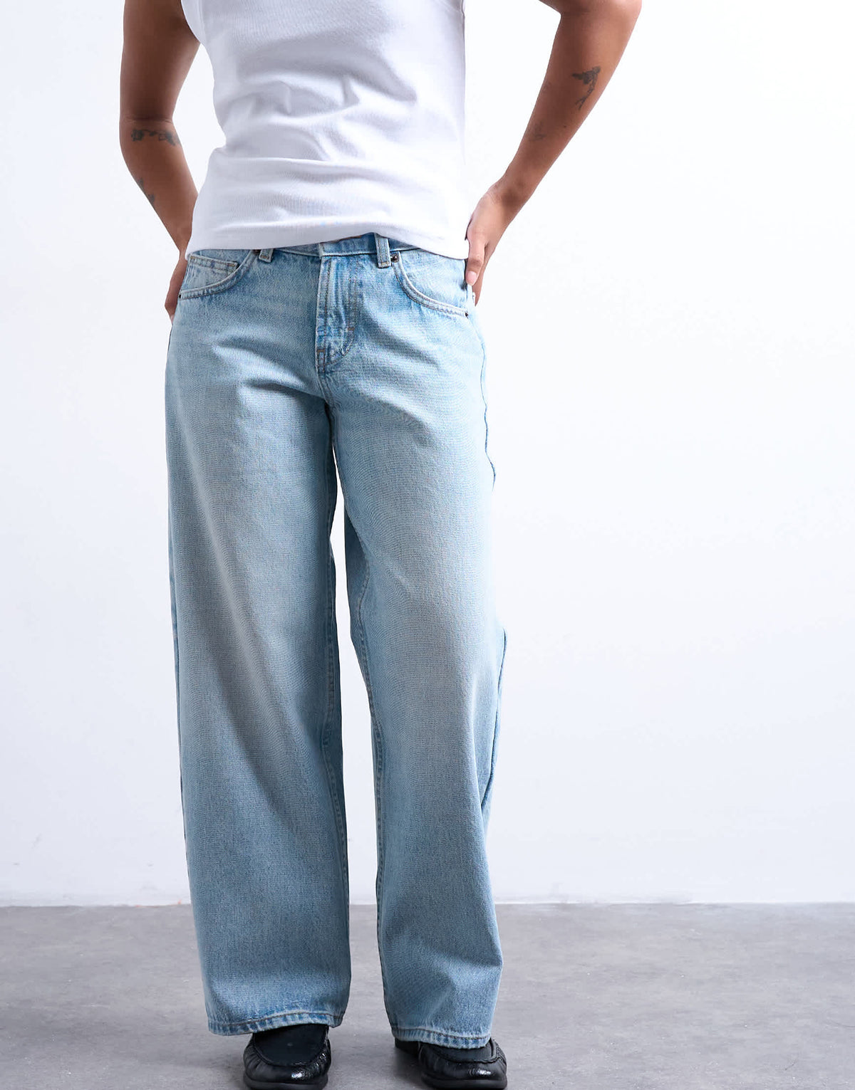Topshop Petite Cinch low rise relaxed jean in bleach