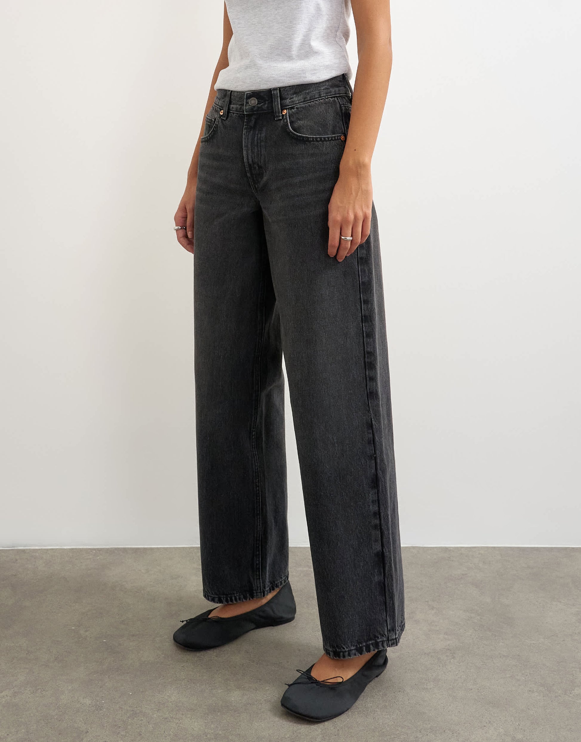 Topshop Cinch low rise relaxed jean in washed black