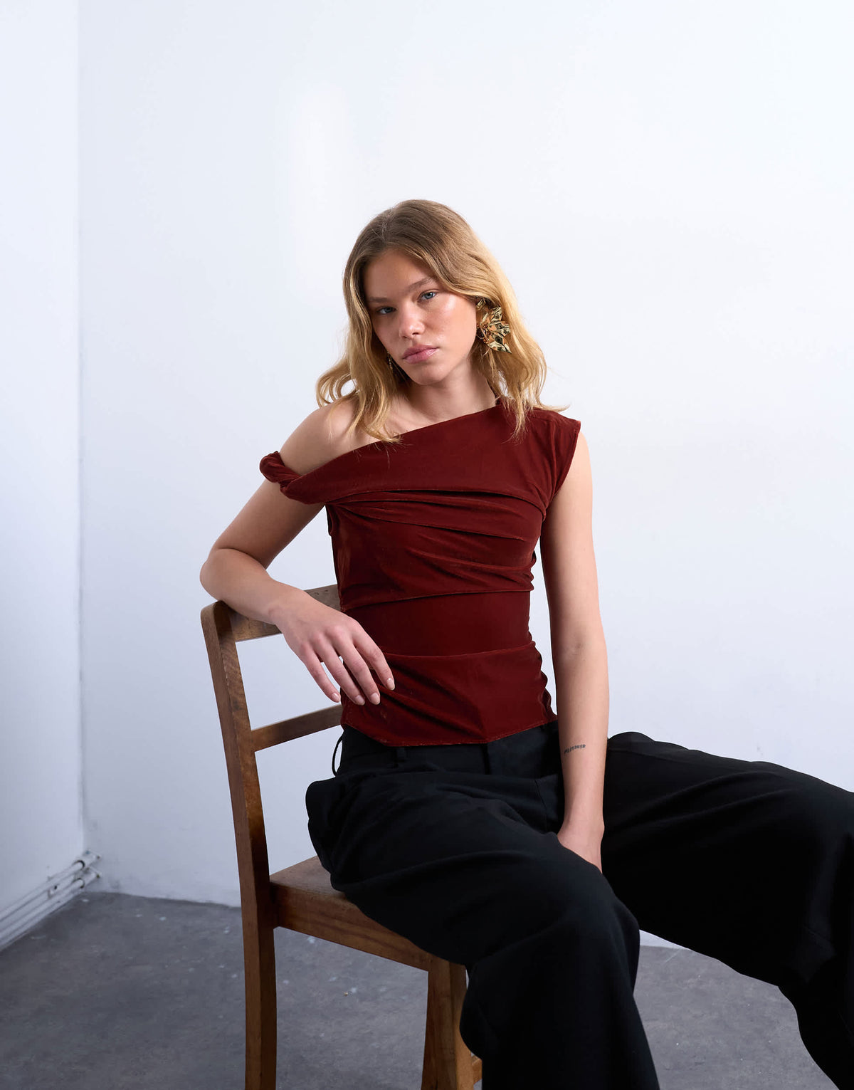 Topshop twist shoulder velvet top in tobacco