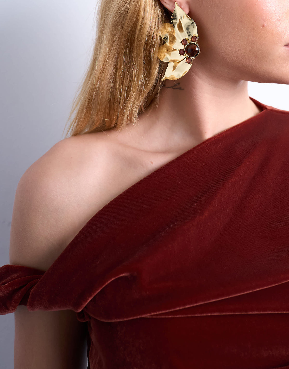 Topshop twist shoulder velvet top in tobacco