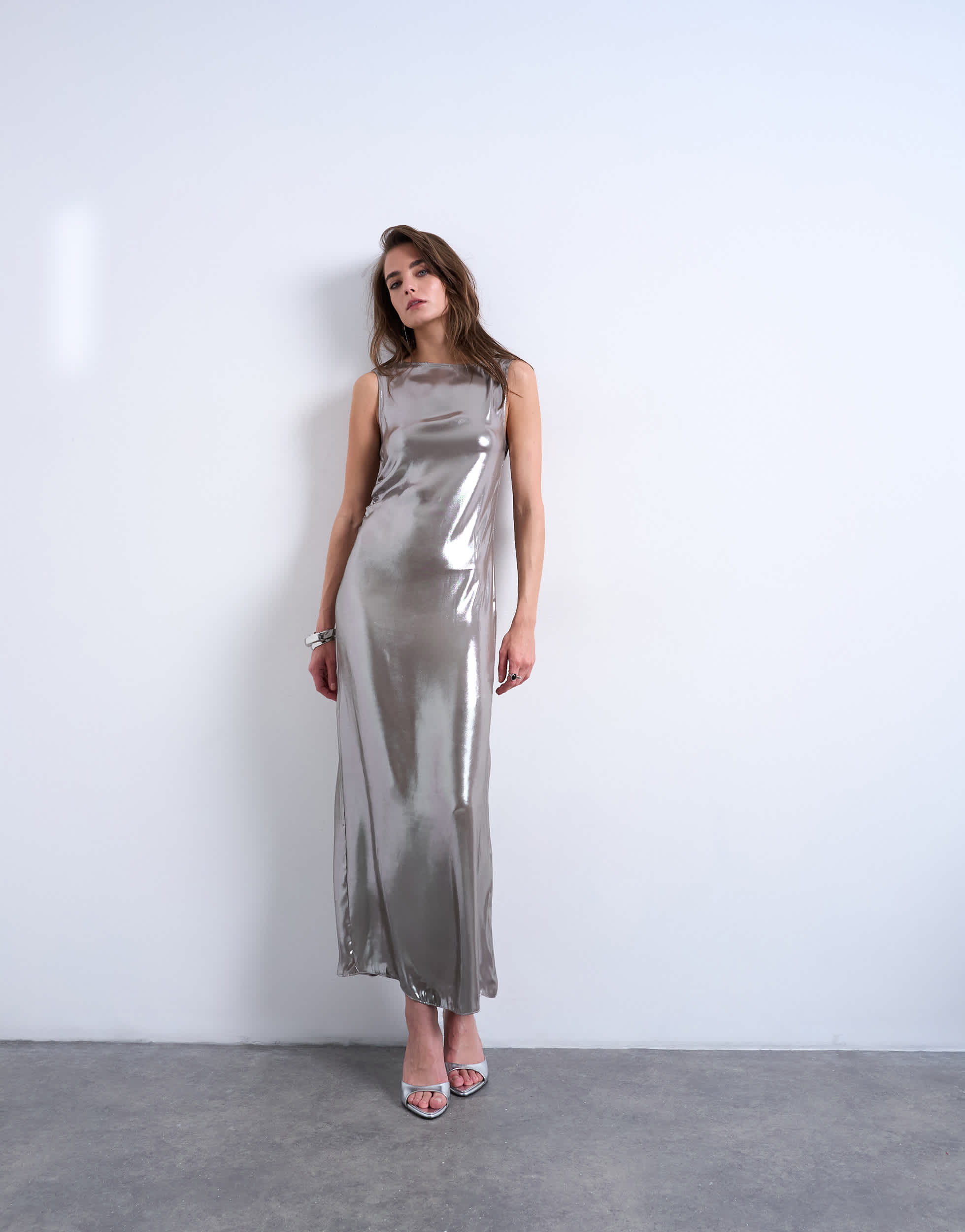 Topshop Metallic-Midikleid mit silberfarbenen Details in Silber