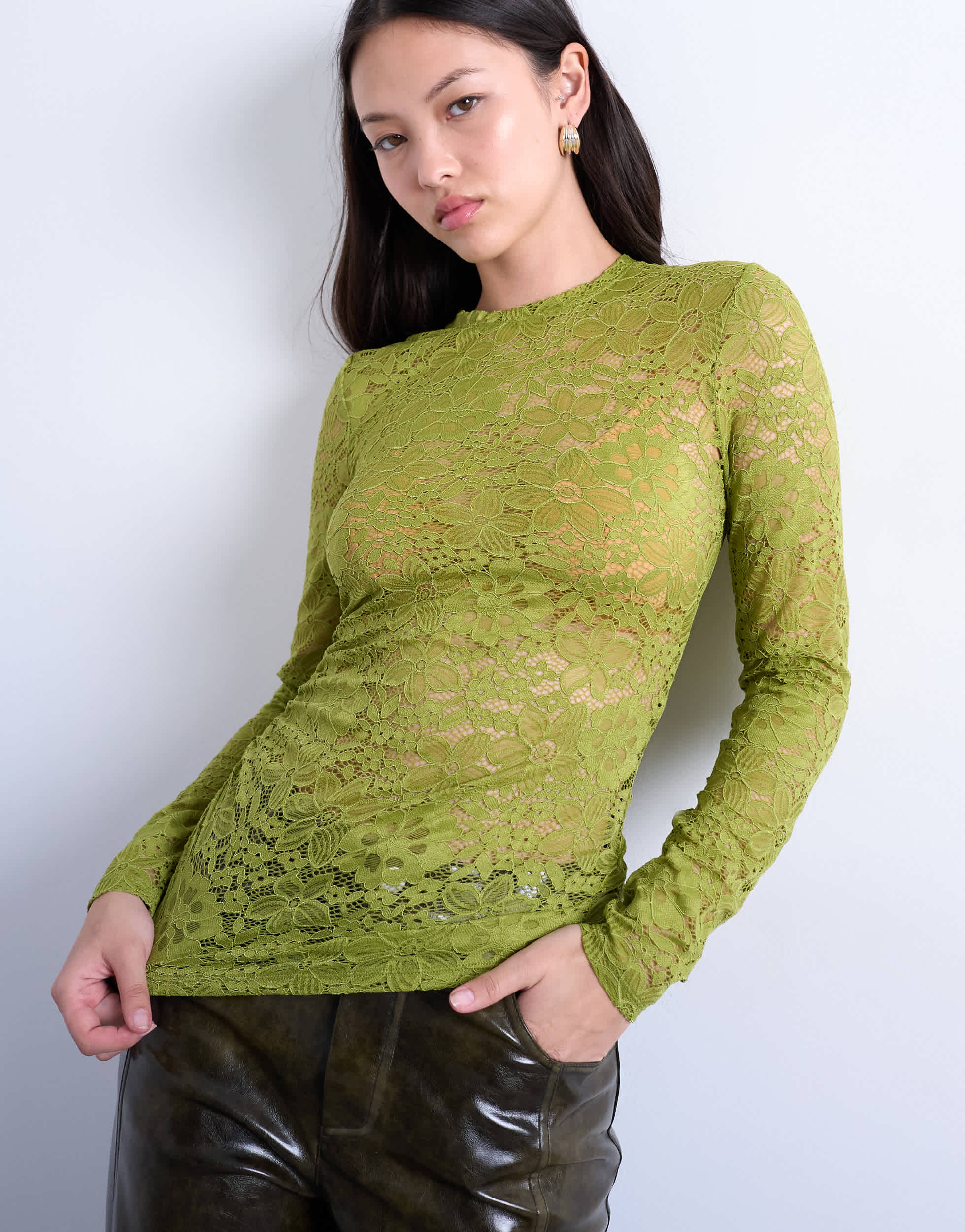 Top vert à manches longues et fronces latérales en dentelle Topshop