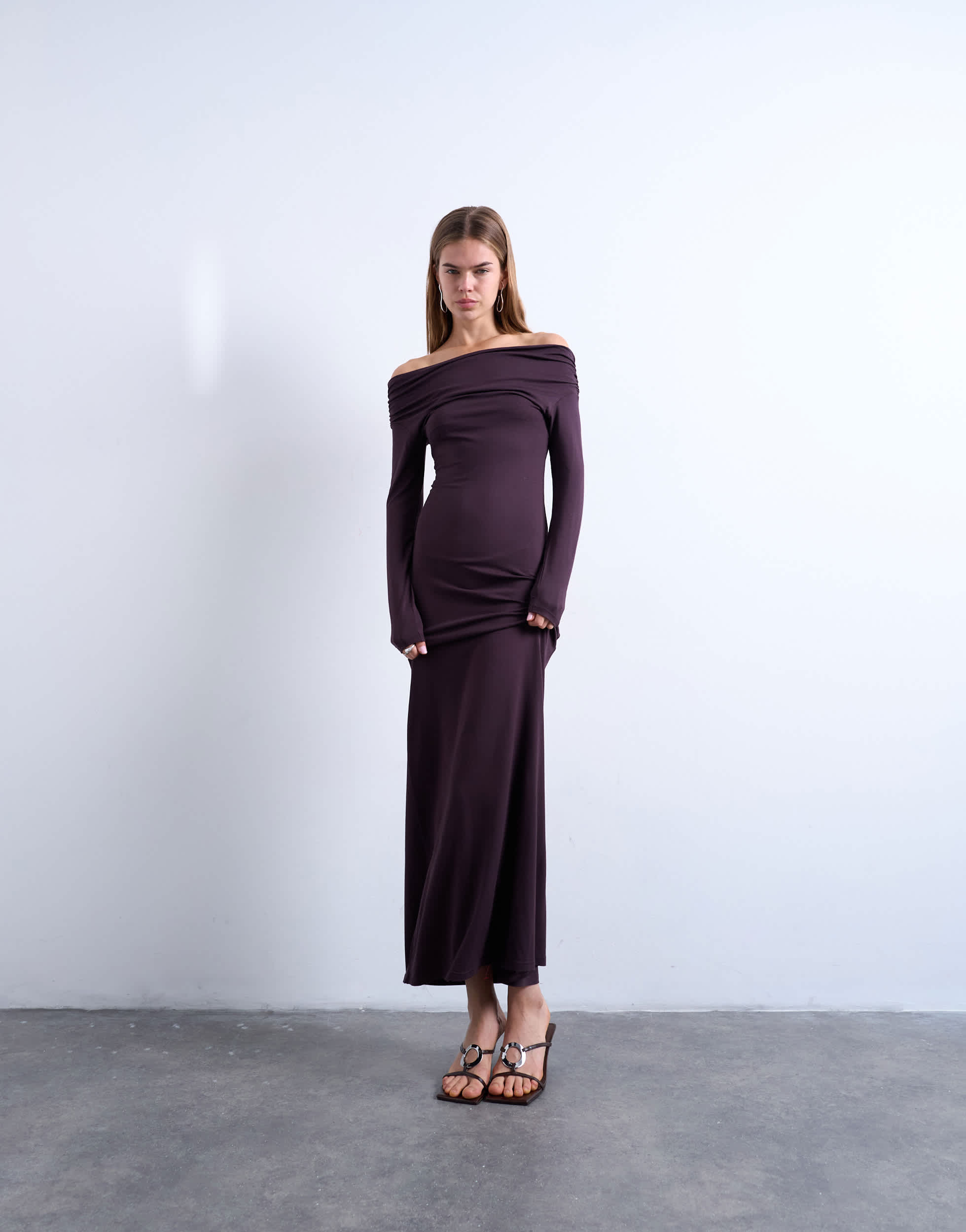 Topshop Maxikleid mit langen Ärmeln und Bardot-Ausschnitt in Pflaumenfarbe