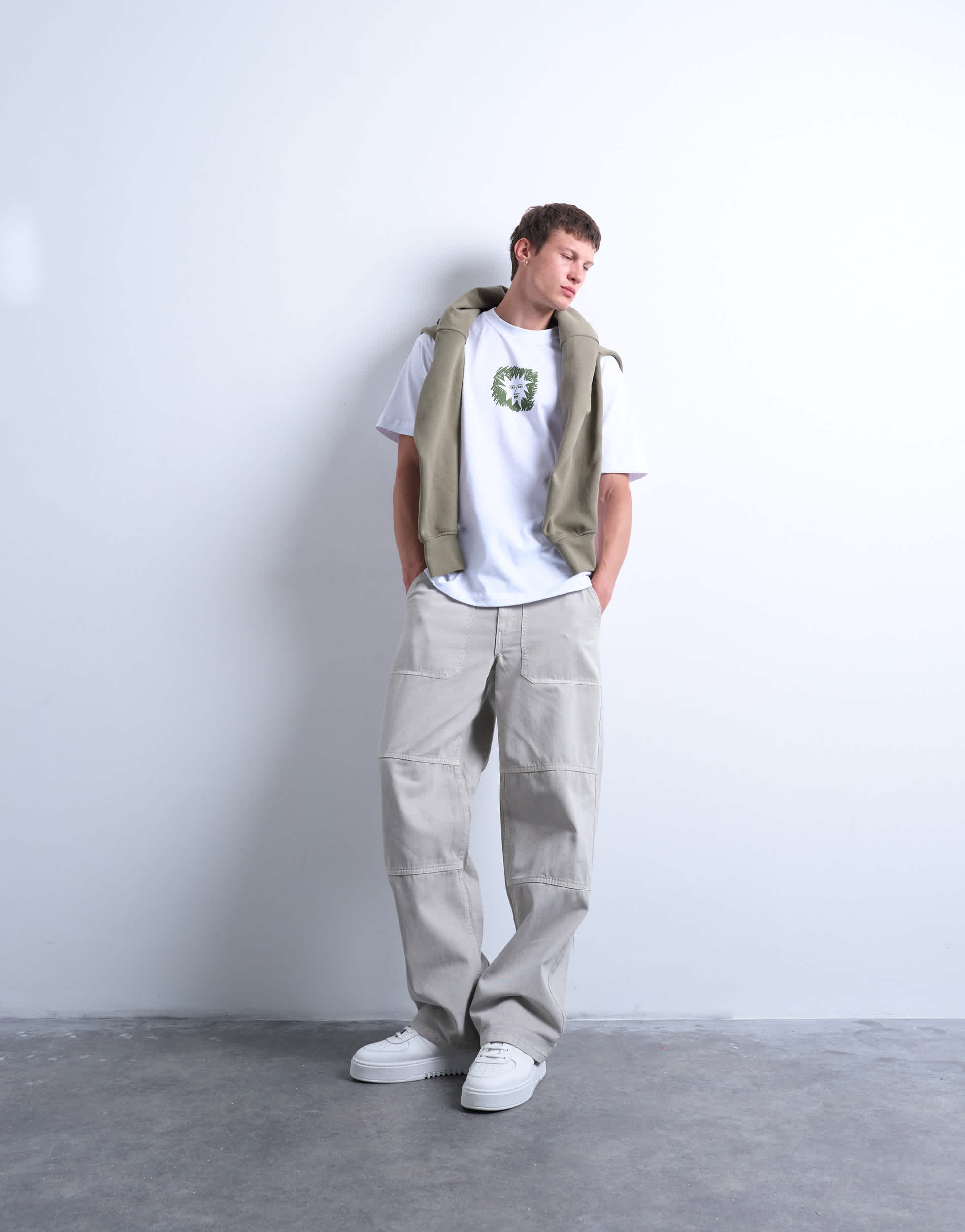 Pantalon chino baggy en sergé avec empiècements sur les jambes Topman coloris pierre