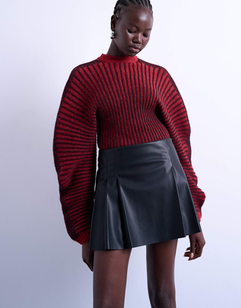 Mini-jupe noire structurée en similicuir Topshop