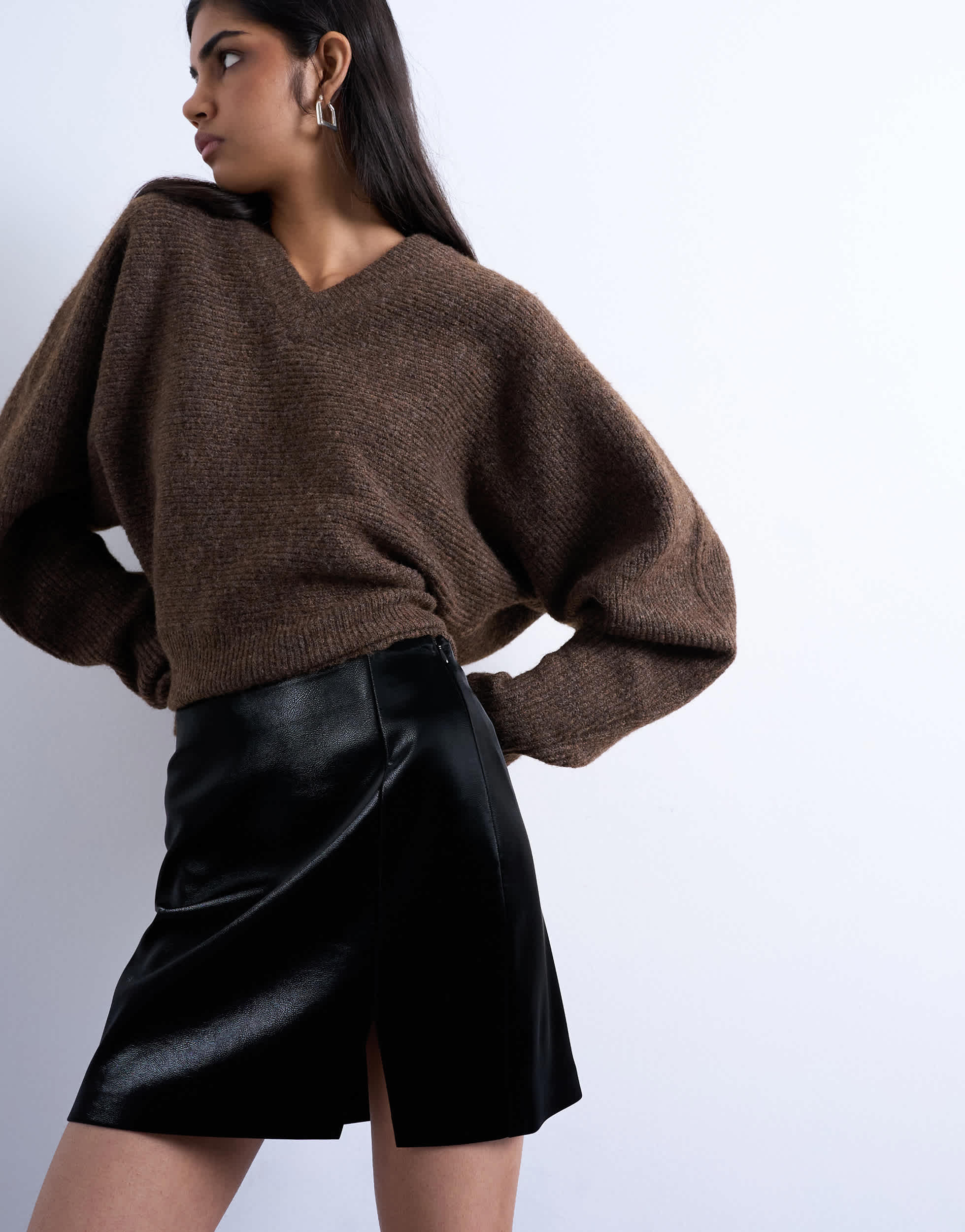 Topshop Minirock aus glänzendem Kunstleder in Schwarz