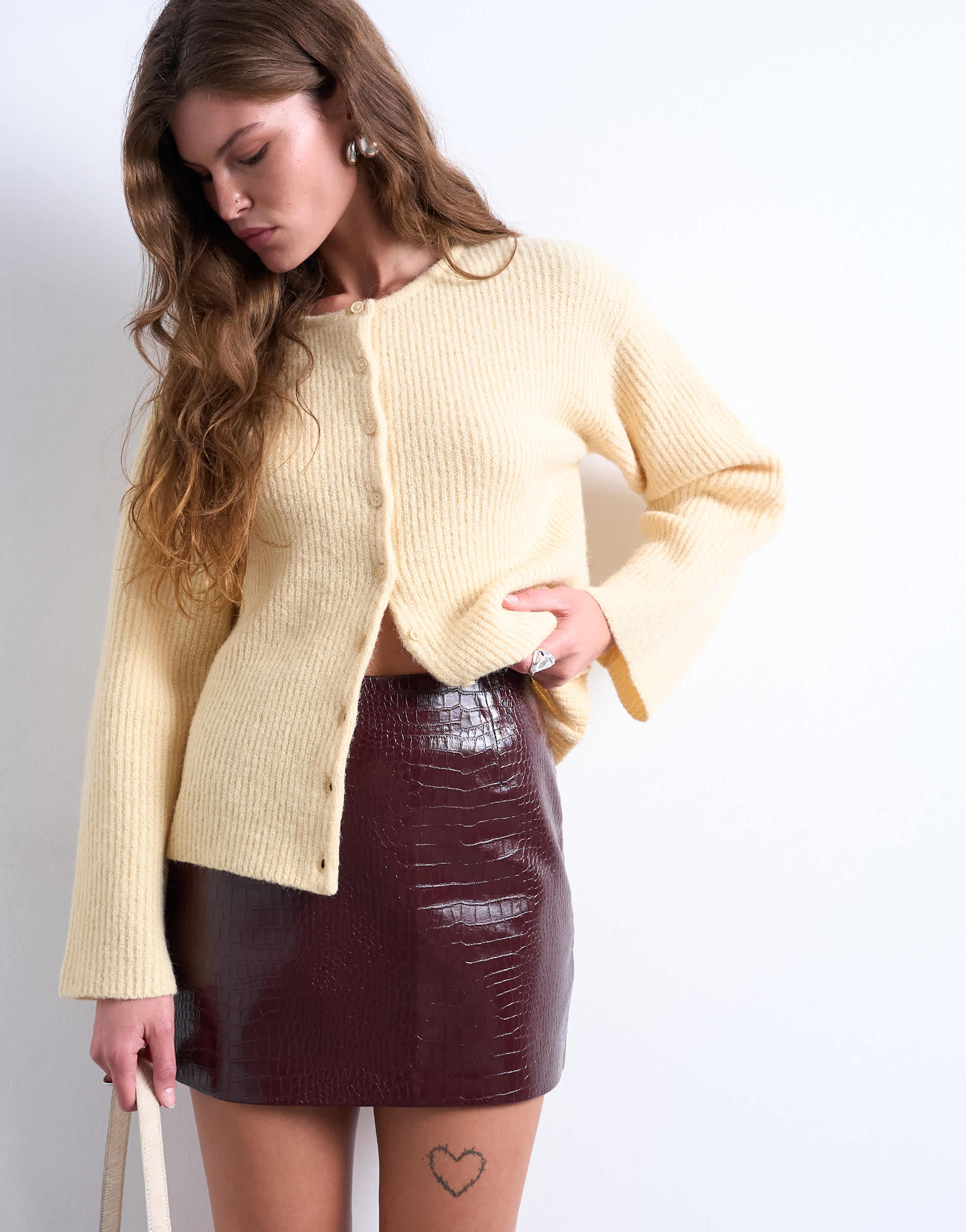 Topshop Minirock aus burgunderrotem Lackleder mit Schlangenmuster
