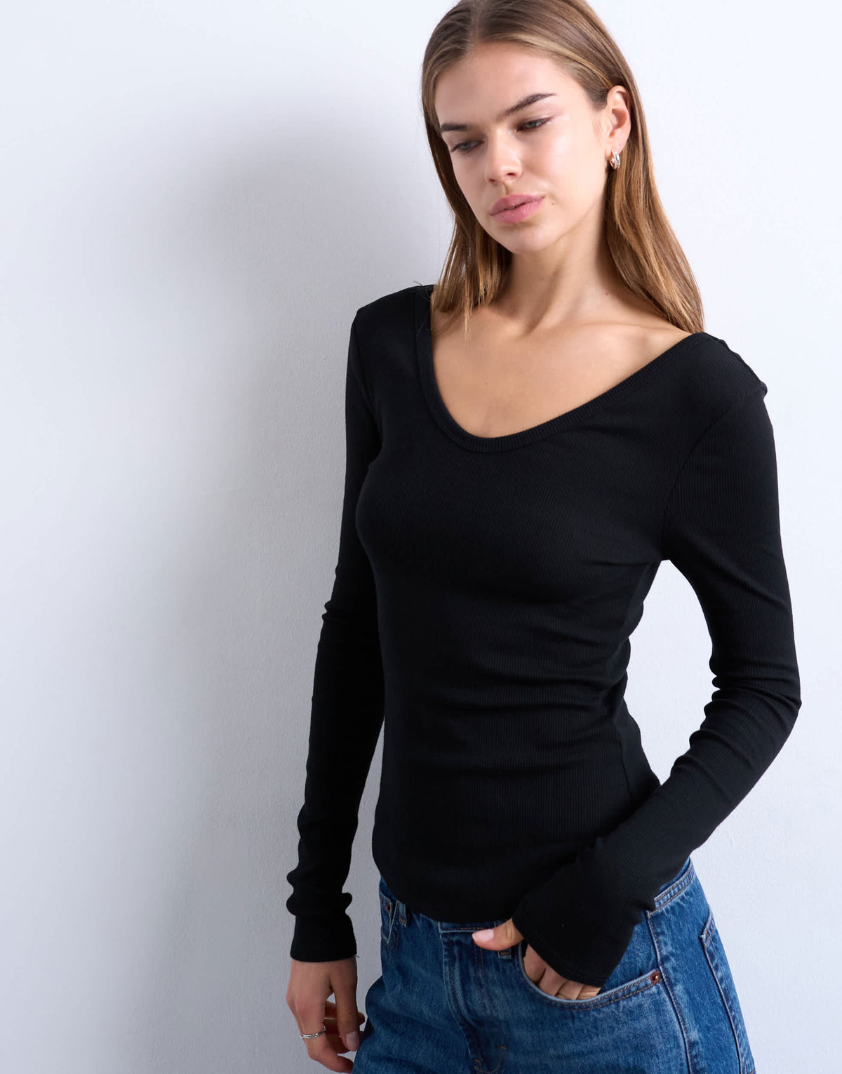 Topshop rib v-neck long sleeve curved hem top in black