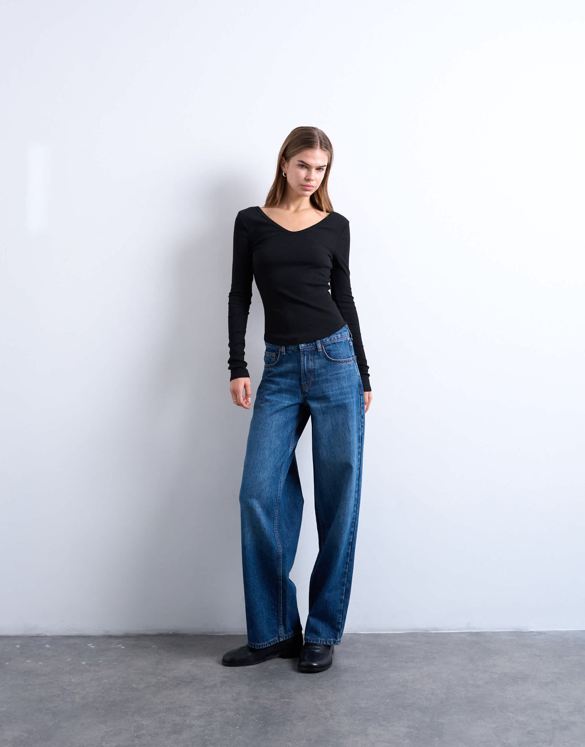 Topshop rib v-neck long sleeve curved hem top in black