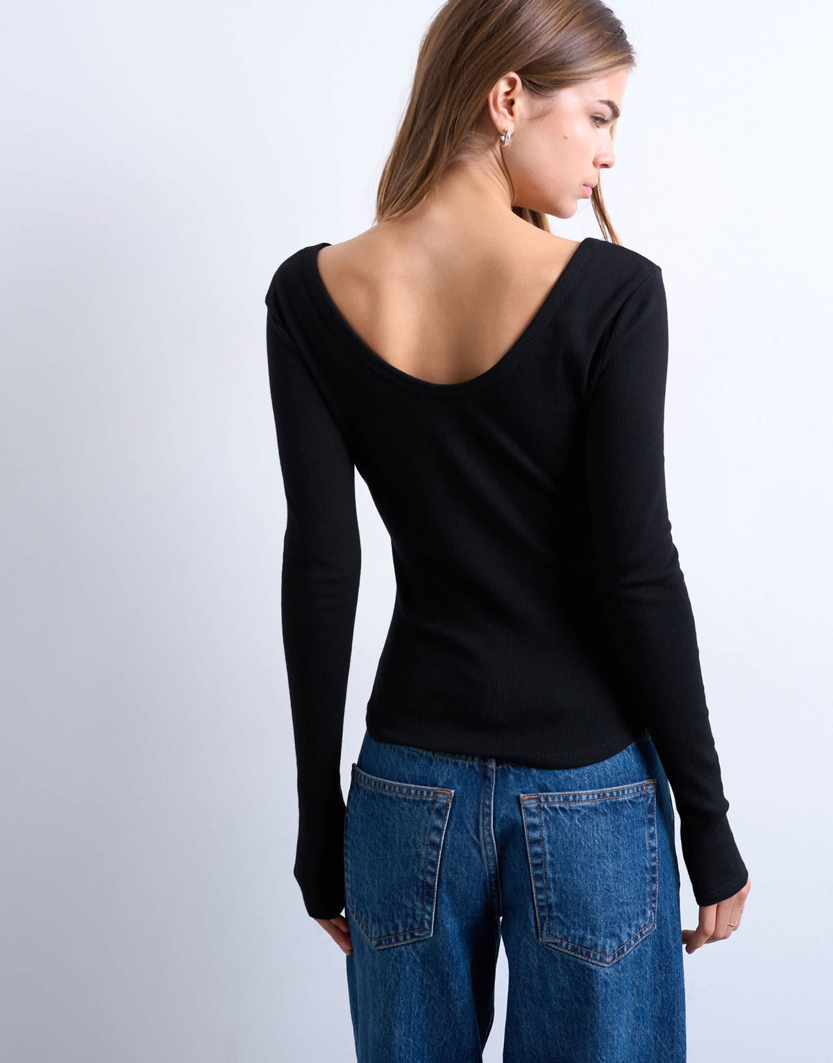 Topshop rib v-neck long sleeve curved hem top in black