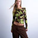 Top asymétrique à manches longues et col bateau, imprimé floral vert et marron, de Topshop