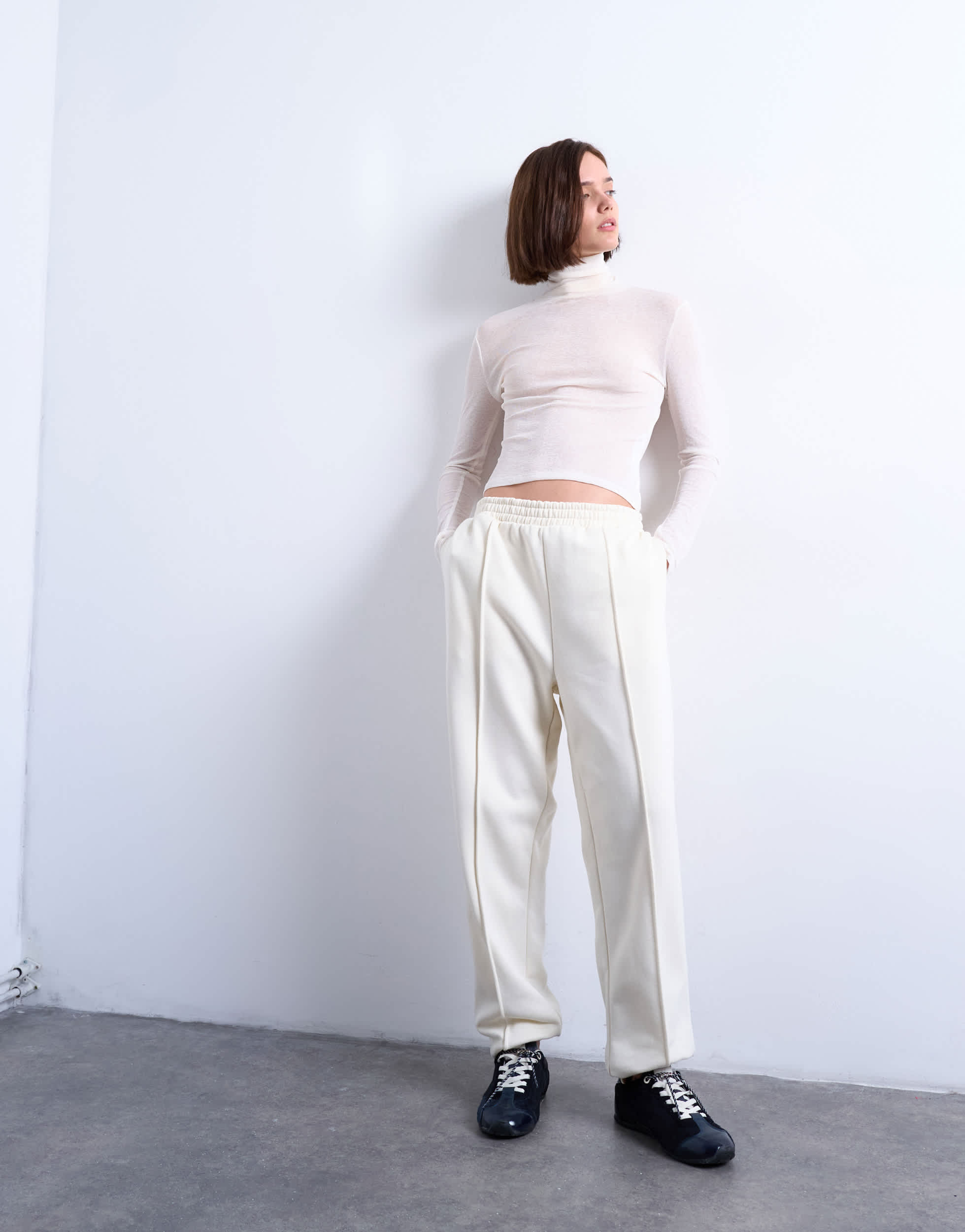 Pantalon de jogging Topshop écru à revers et plis piqués