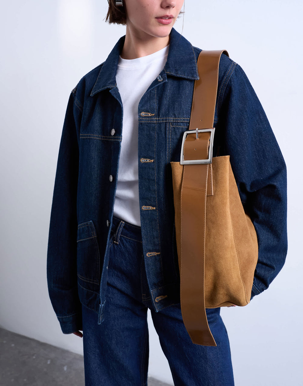 Topshop Sade Premium-Schultertasche aus echtem Wildleder in Hellbraun