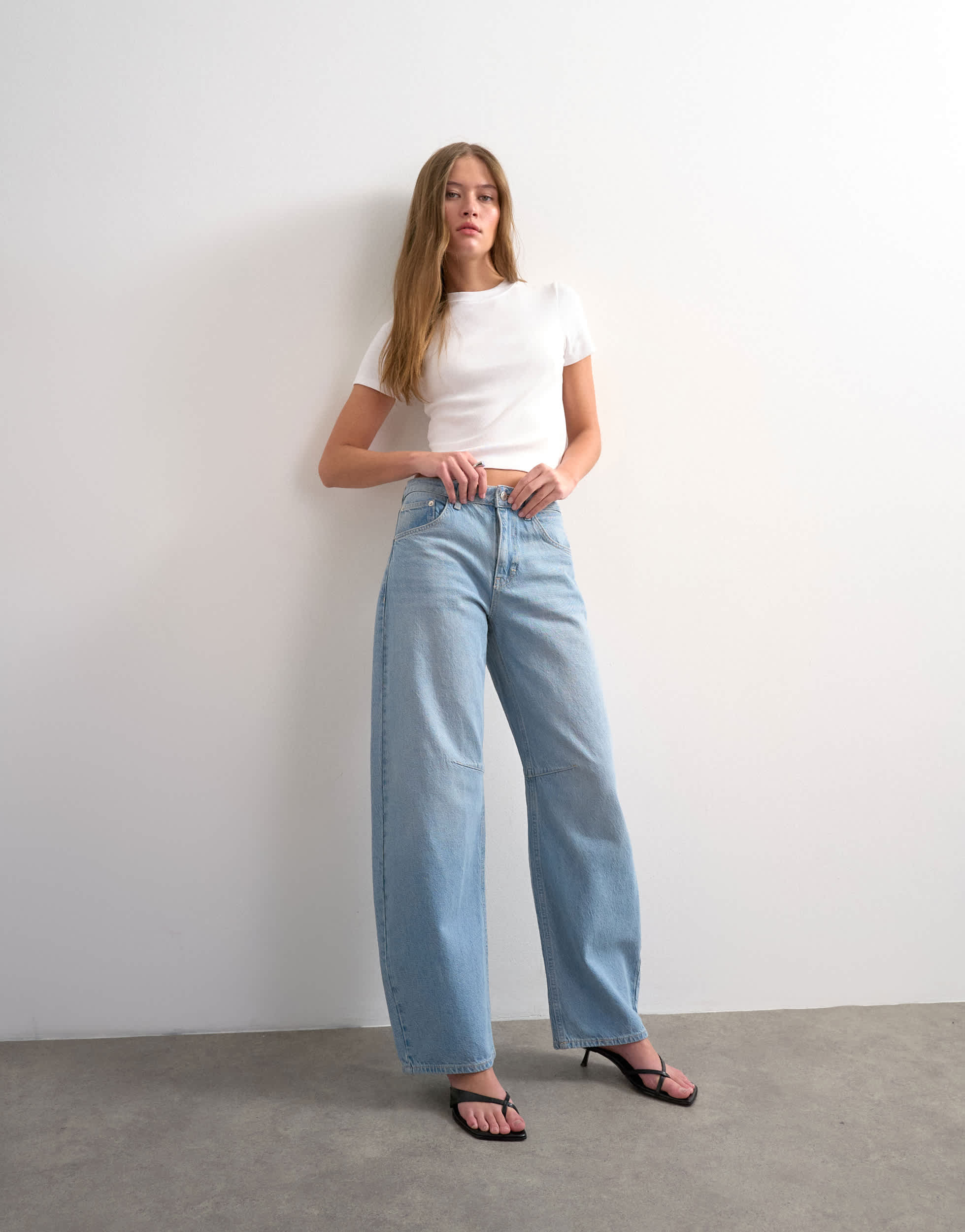 Topshop Barrel mid rise jean in bleach