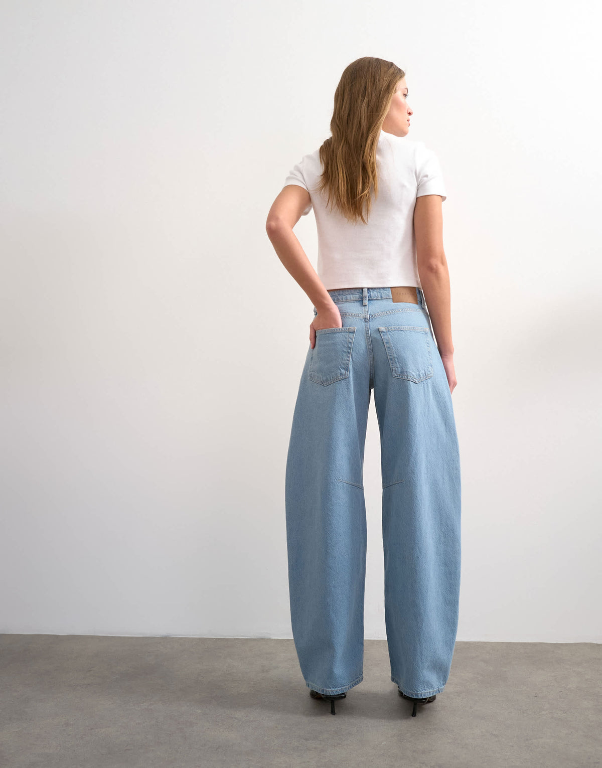 Topshop Barrel mid rise jean in bleach