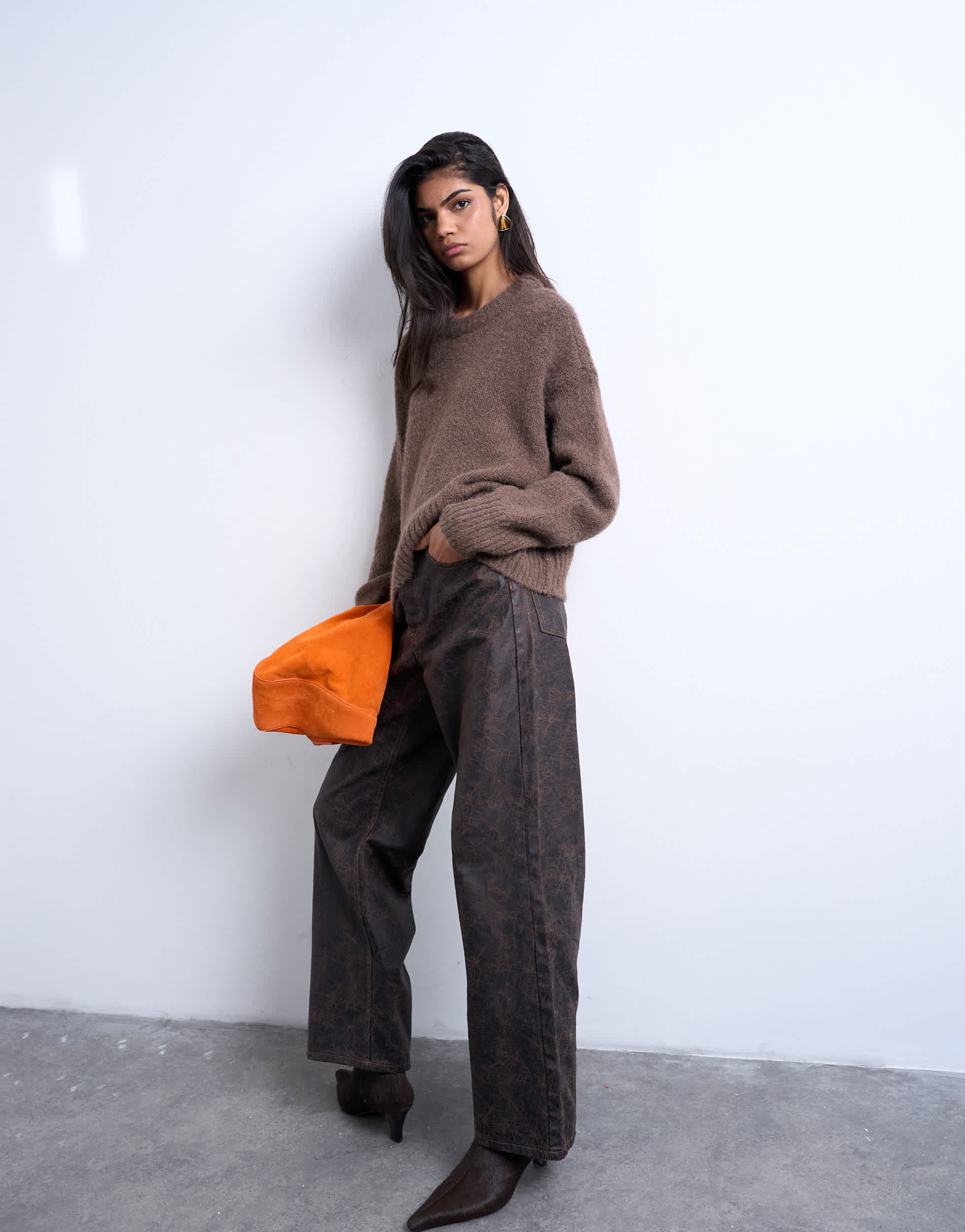 Topshop Column Jeans mit mittlerer Leibhöhe in Braun „Crackle“