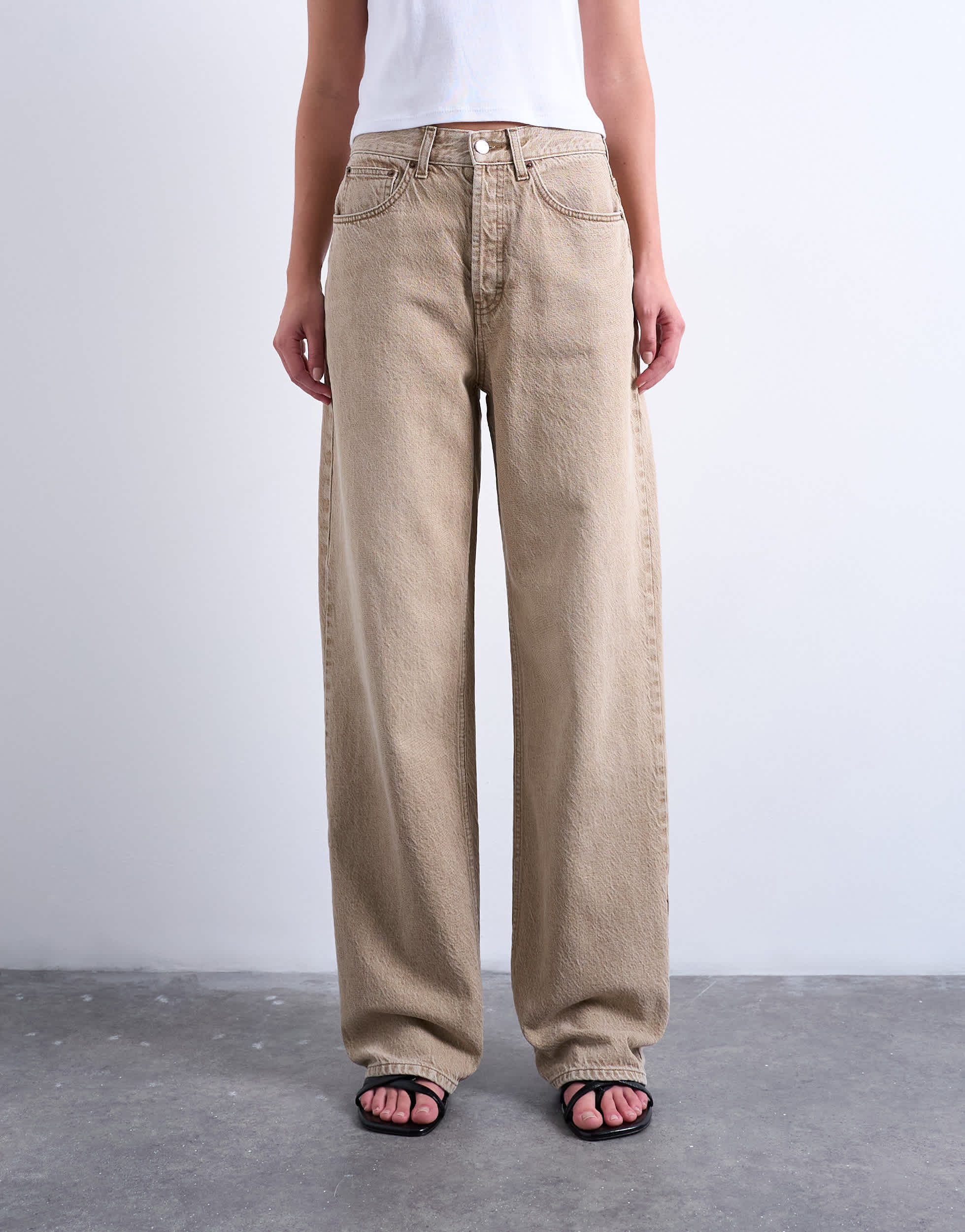 Topshop Column Jeans mit mittelhohem Bund in verwaschenem Beige