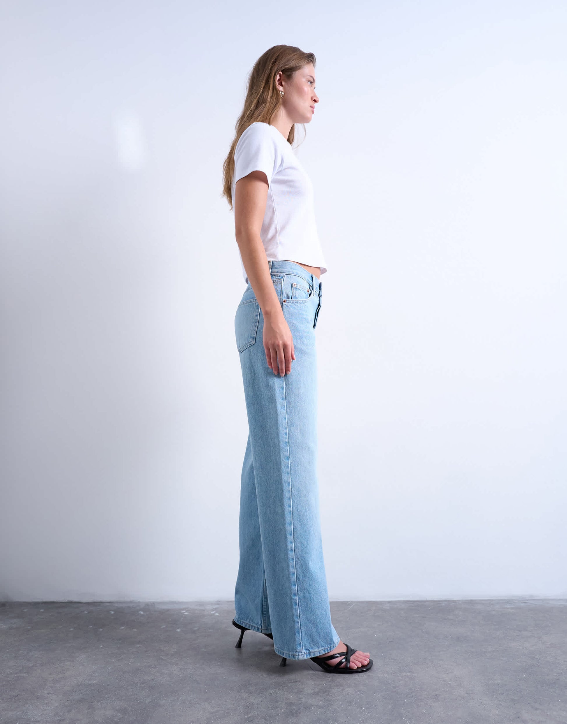 Topshop Ember low rise straight leg jean in bleach