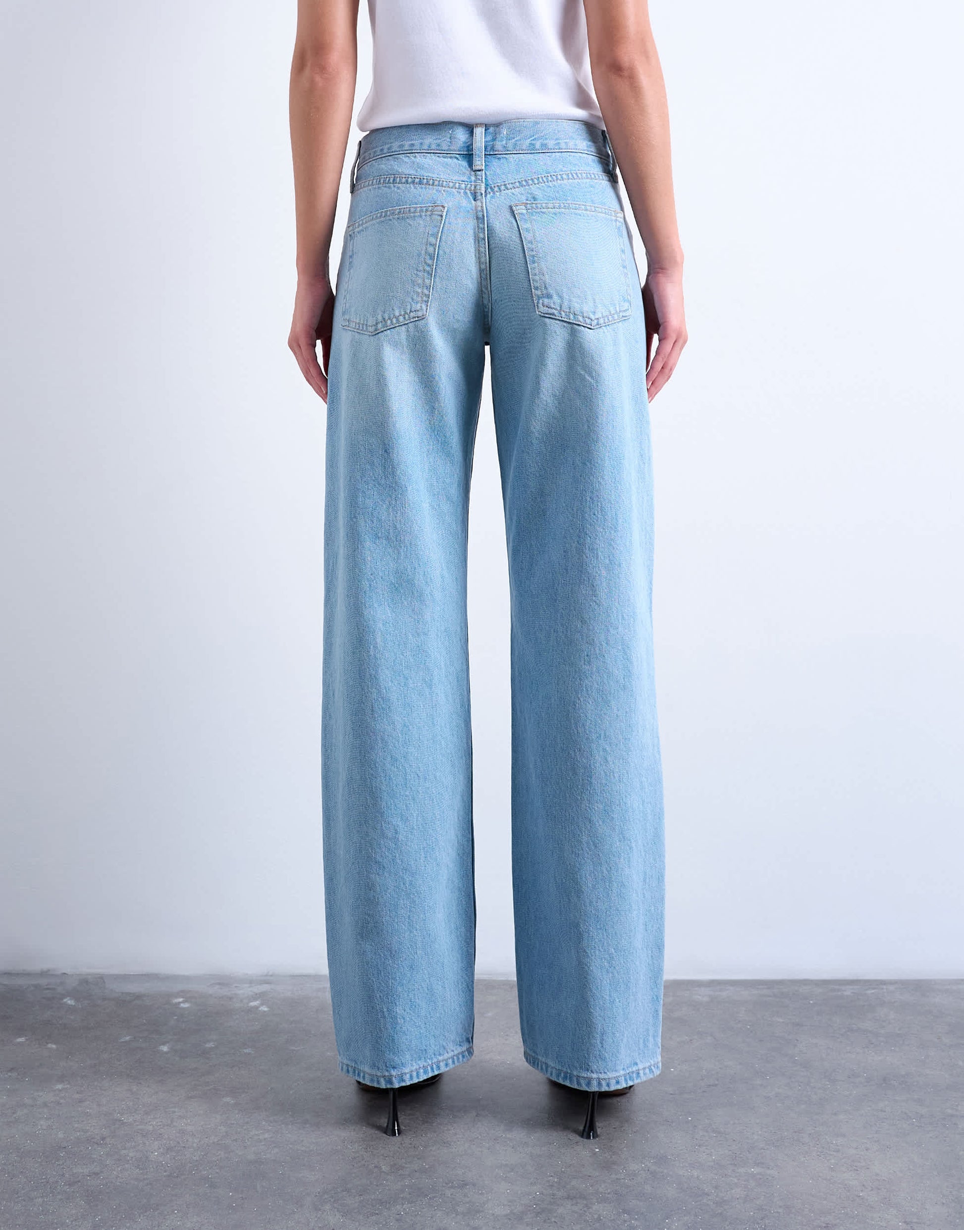 Topshop Ember low rise straight leg jean in bleach