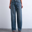 Topshop Column Jeans mit mittelhohem Bund in Blau und Schwarz