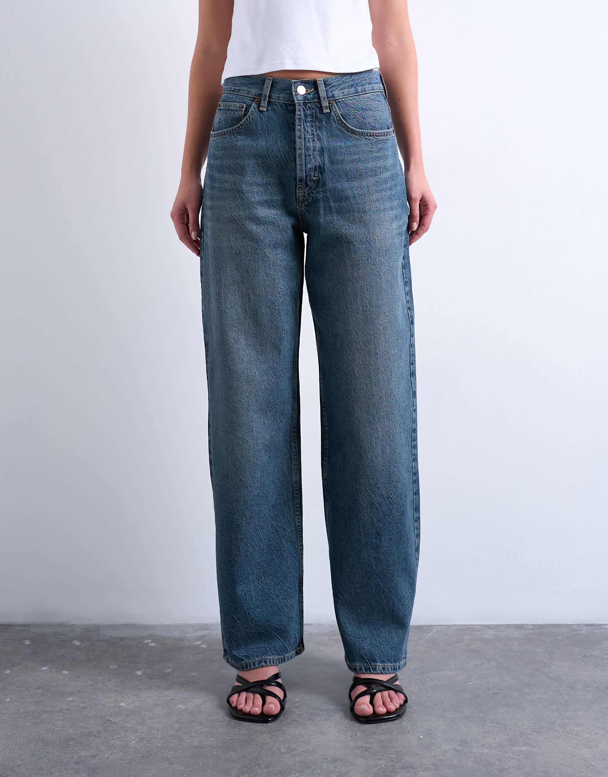 Topshop Column Jeans mit mittelhohem Bund in Blau und Schwarz