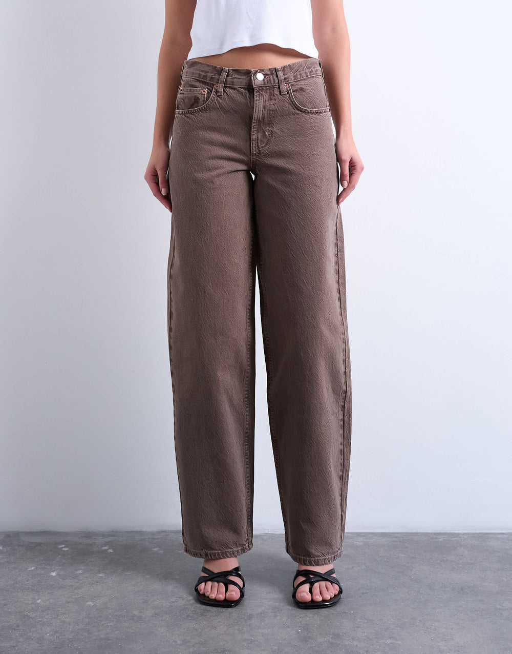 Topshop Cinch Low Rise Relaxed Jeans in Otter