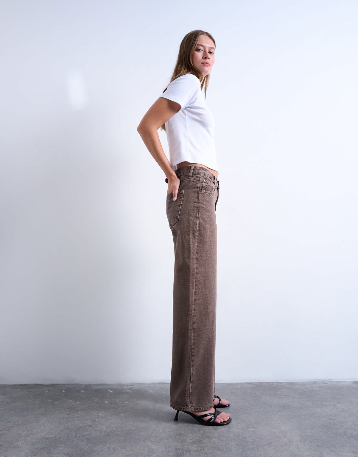 Topshop Cinch low rise relaxed jeans in otter