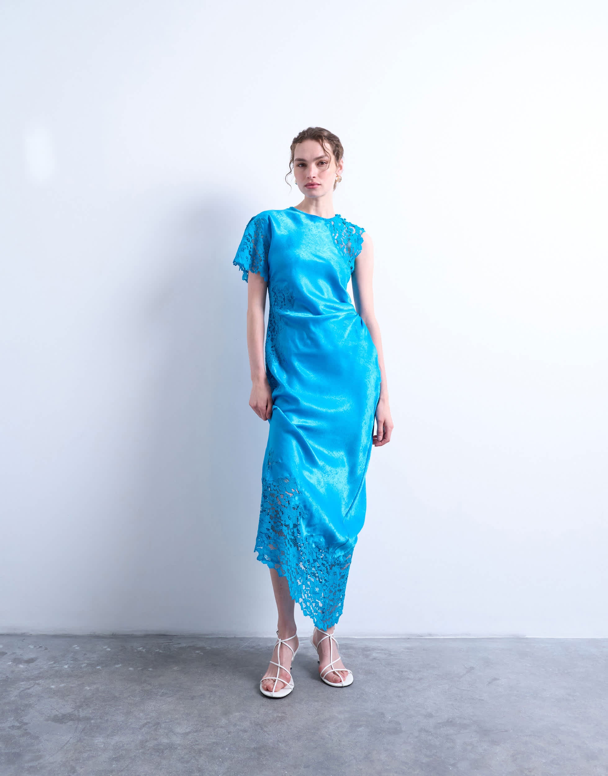 Topshop Midi-Kleid mit Spitzeneinsatz an der Schulter in Tiefblau