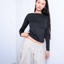 Topshop Langarmshirt mit Rundhalsausschnitt und fließendem Schnitt in Schwarz