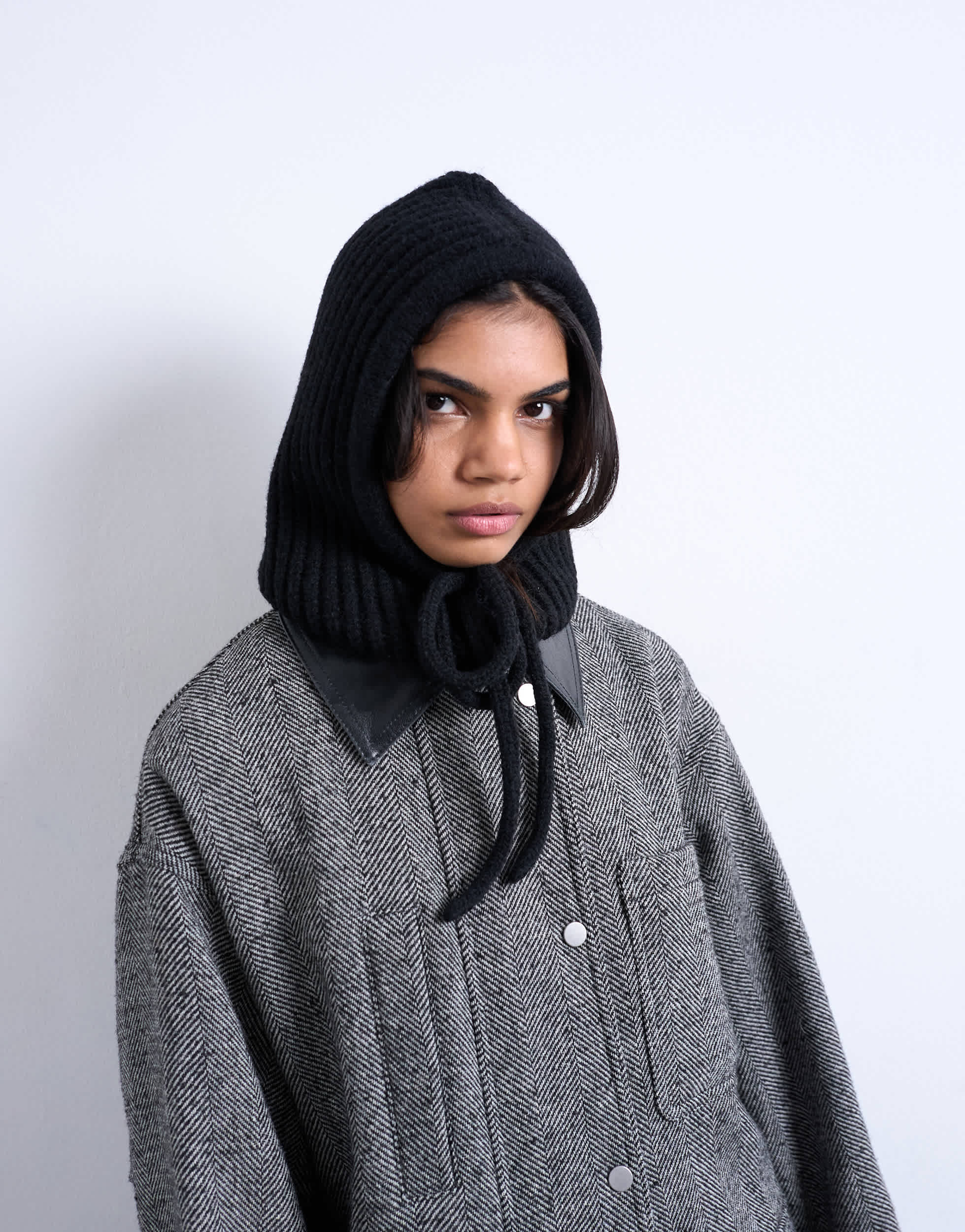 Topshop Hero gerippte Sturmhaube in Schwarz