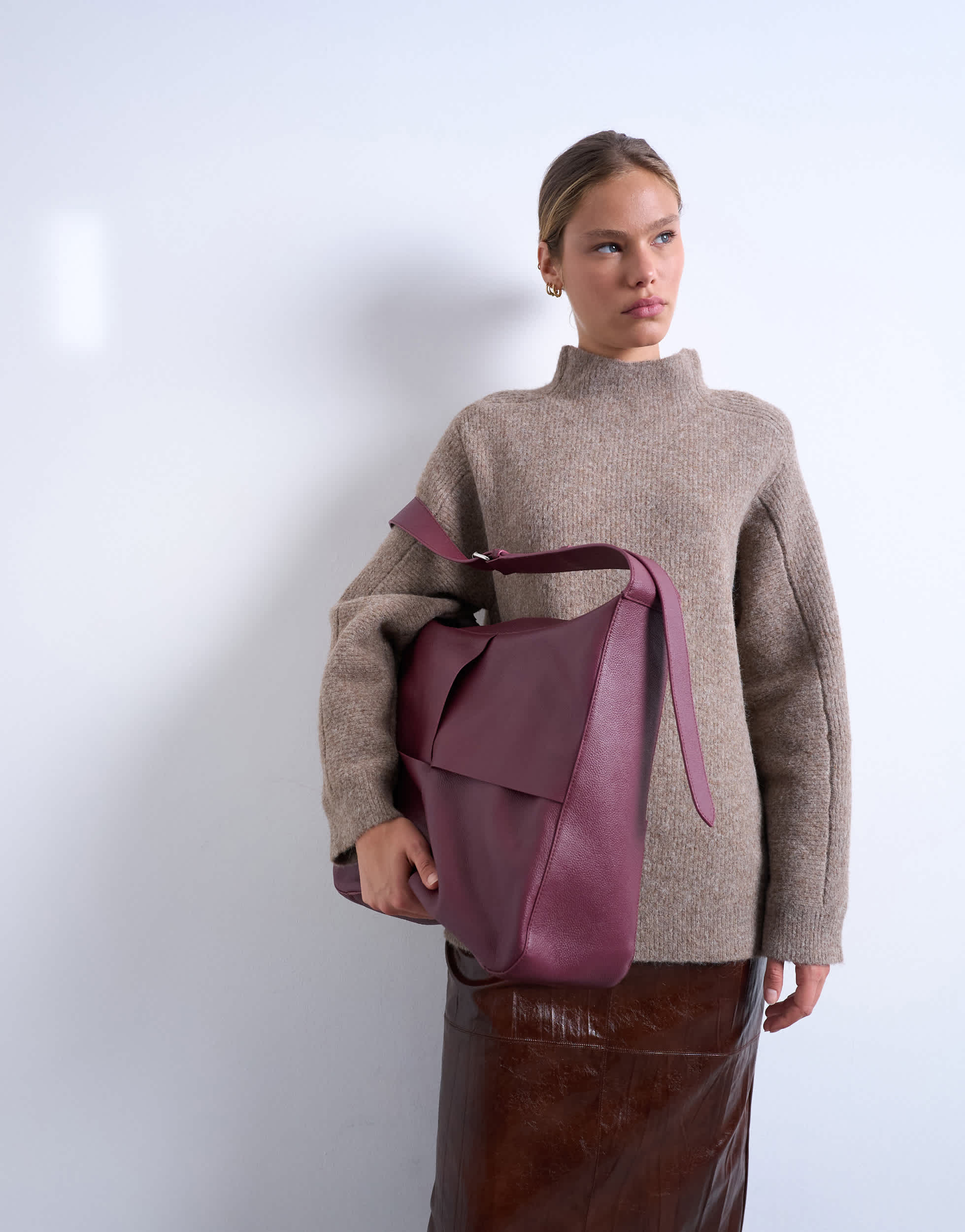 Topshop Teegan Premium-Tasche aus echtem Leder in Übergröße und Webmuster in Burgunderrot