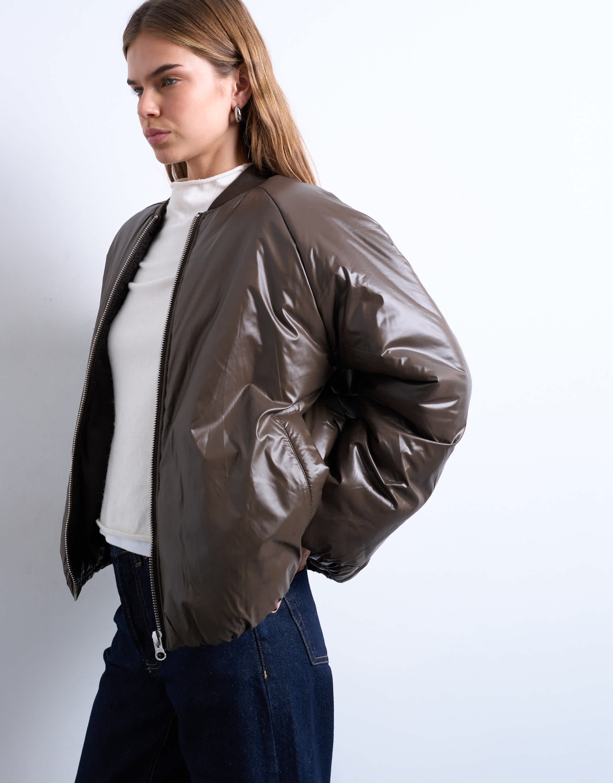 Topshop hochglänzende, wattierte Bomberjacke in Schokoladenbraun