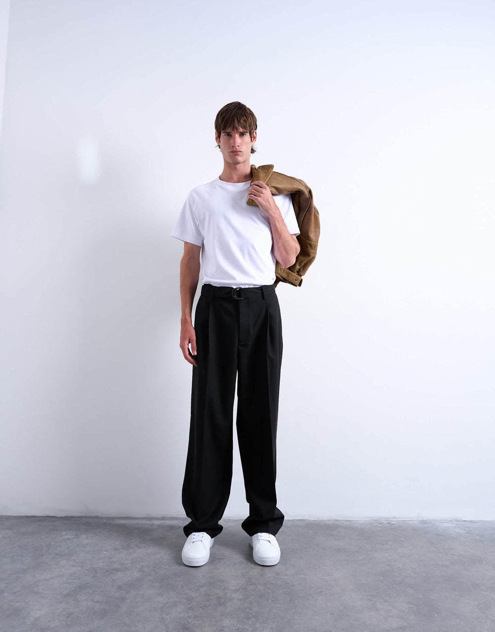 Topman weite, gegürtelte Twill-Smart-Hose in Schwarz