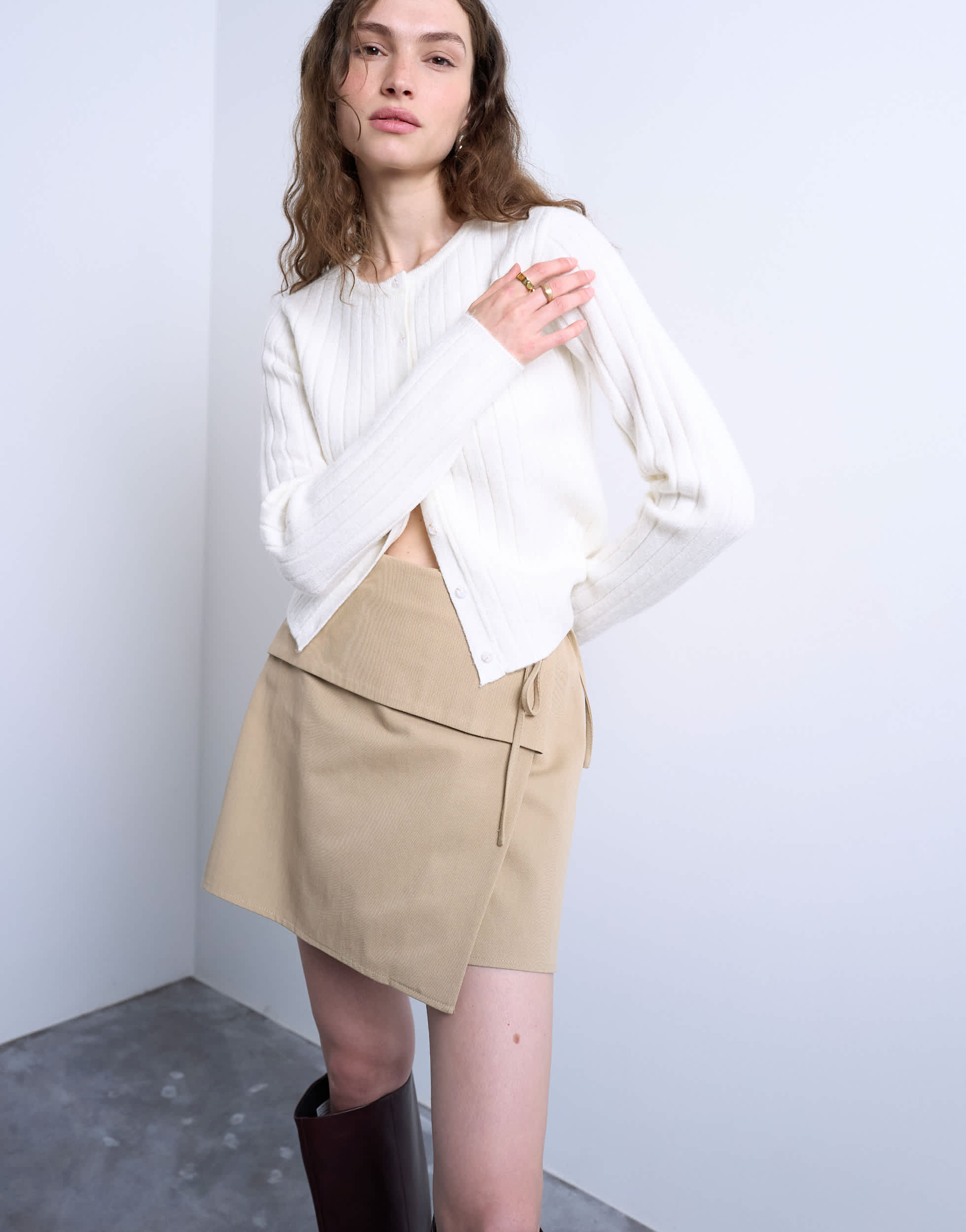 Jupe portefeuille courte tailleur Topshop couleur taupe